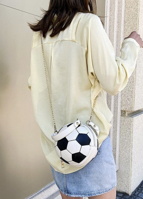 Женская классическая круглая сумка футбольный мяч на цепочке белая молочная NoName (251204242)