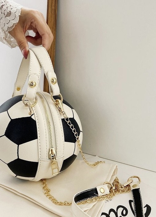 Женская классическая круглая сумка футбольный мяч на цепочке белая молочная NoName (251204242)