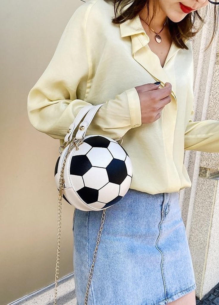 Женская классическая круглая сумка футбольный мяч на цепочке белая молочная NoName (251204242)
