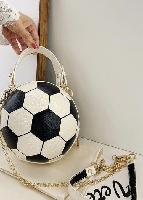 Женская классическая круглая сумка футбольный мяч на цепочке белая молочная NoName (251204242)