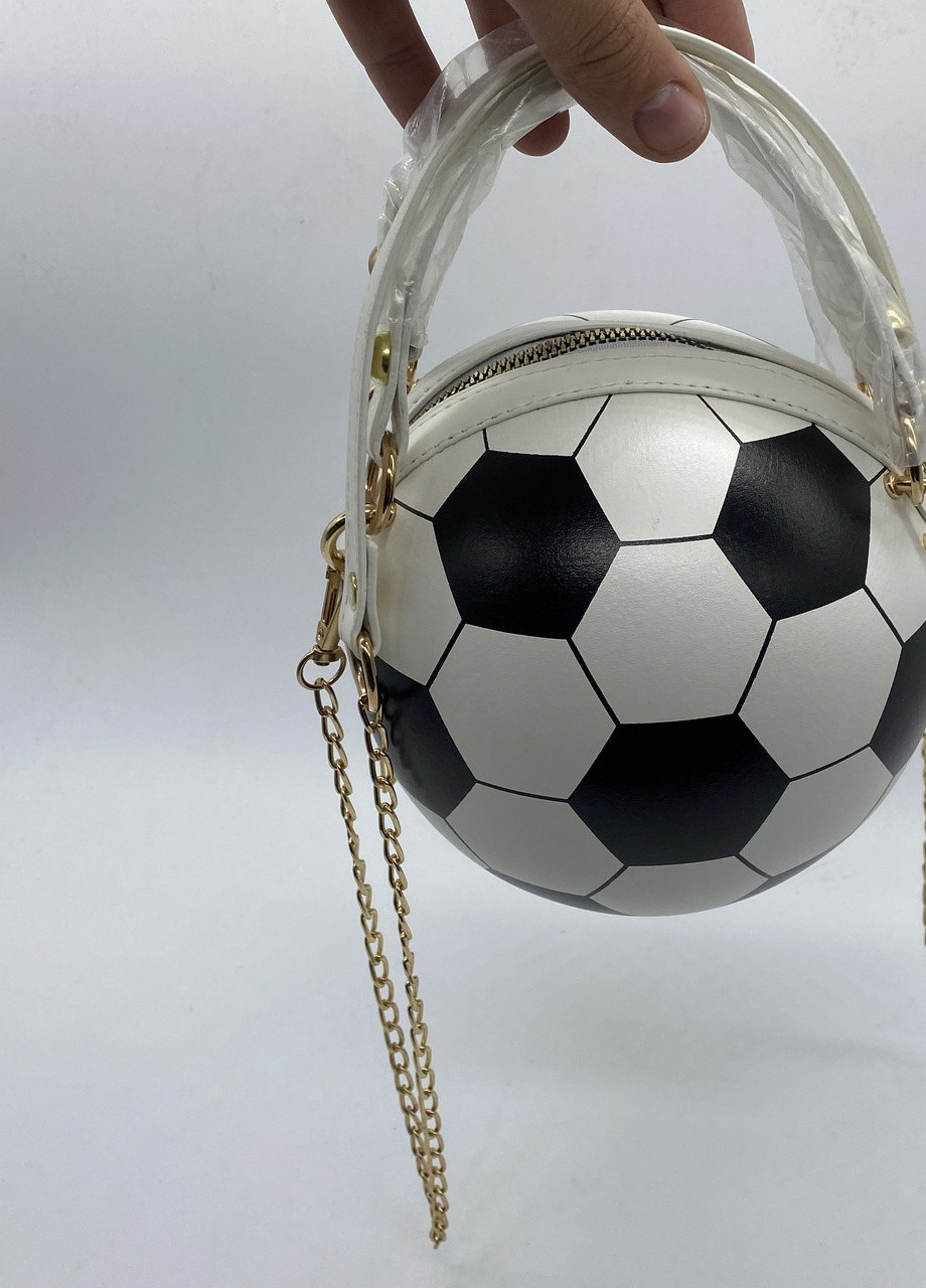 Женская классическая круглая сумка футбольный мяч на цепочке белая молочная NoName (251204242)