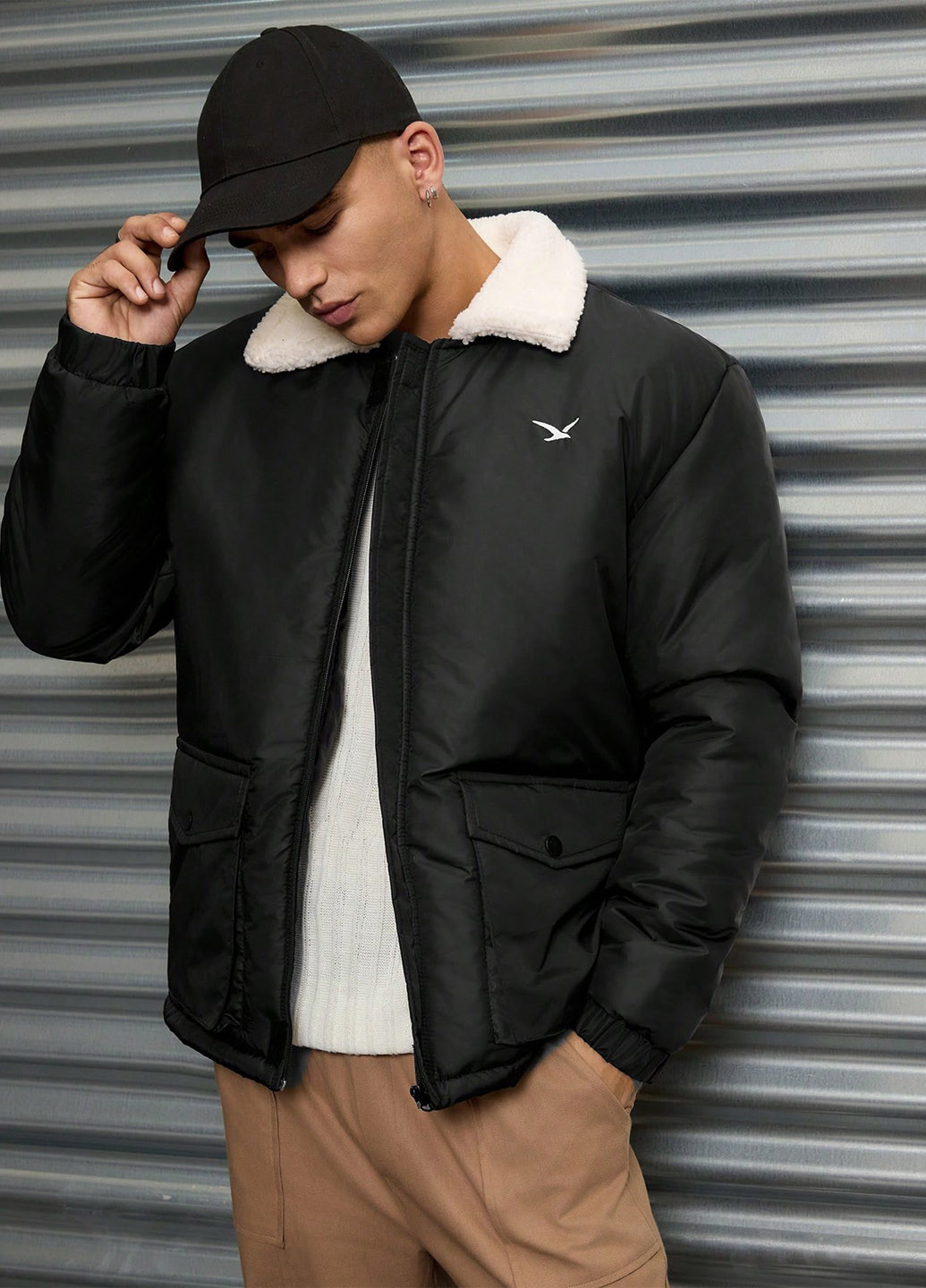 Черная зимняя куртка SHEIN