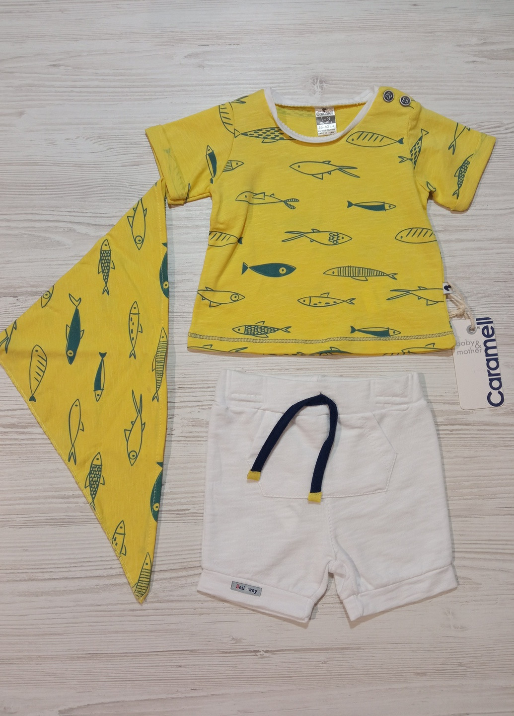 Желтый летний комплект для мальчика, футболка, шорты и бандана Caramell