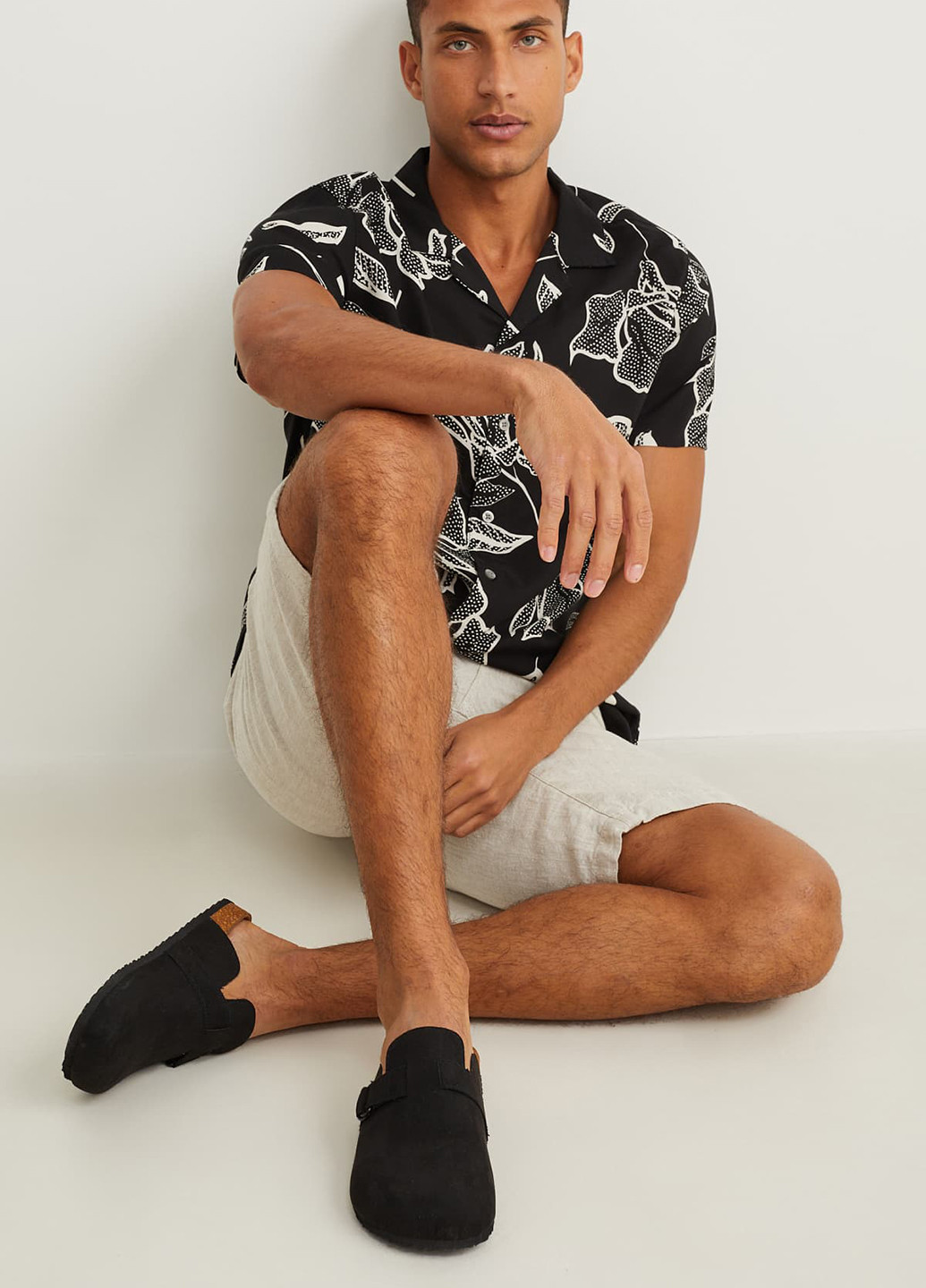 Черные тапочки C&A