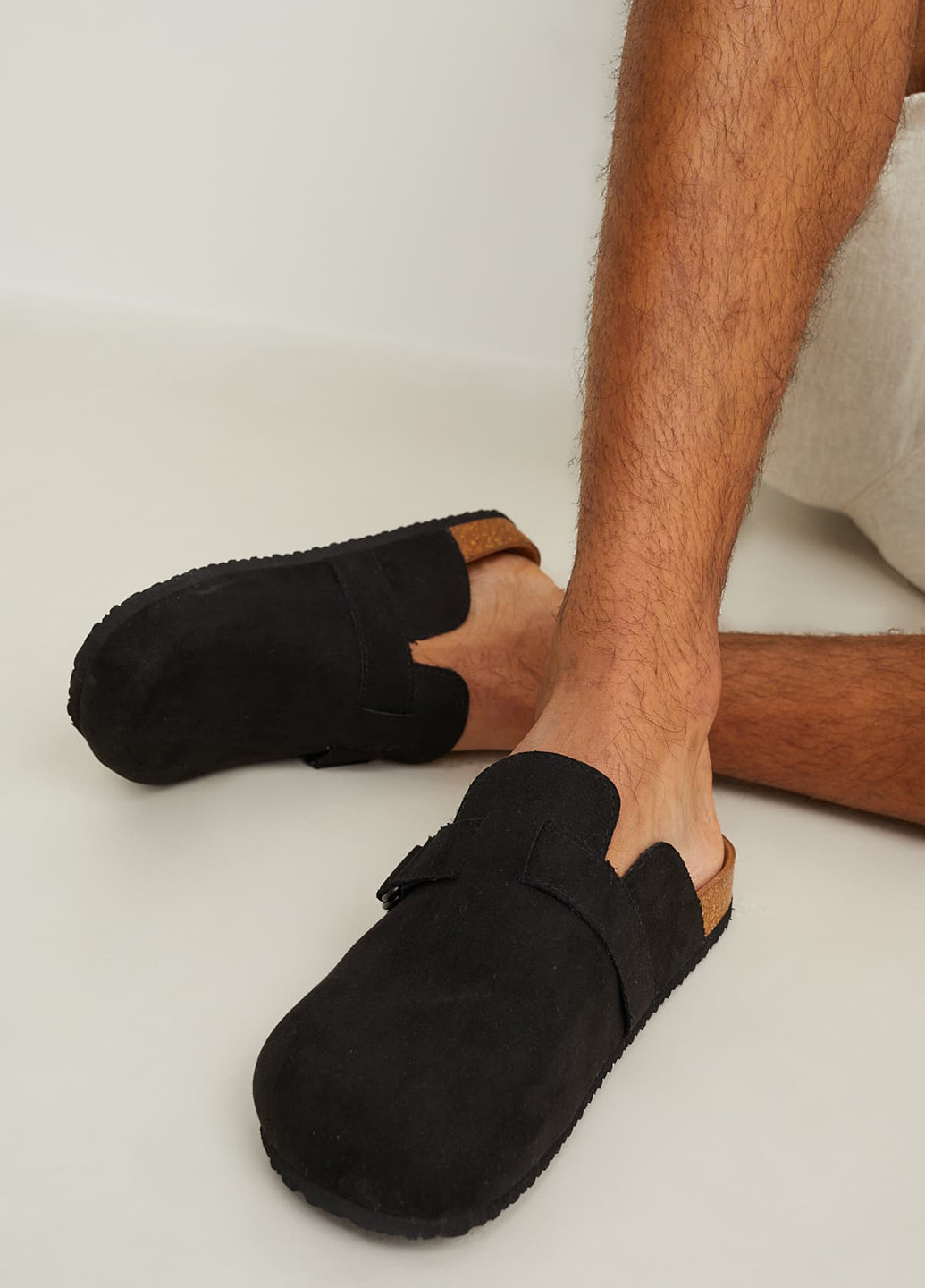 Черные тапочки C&A