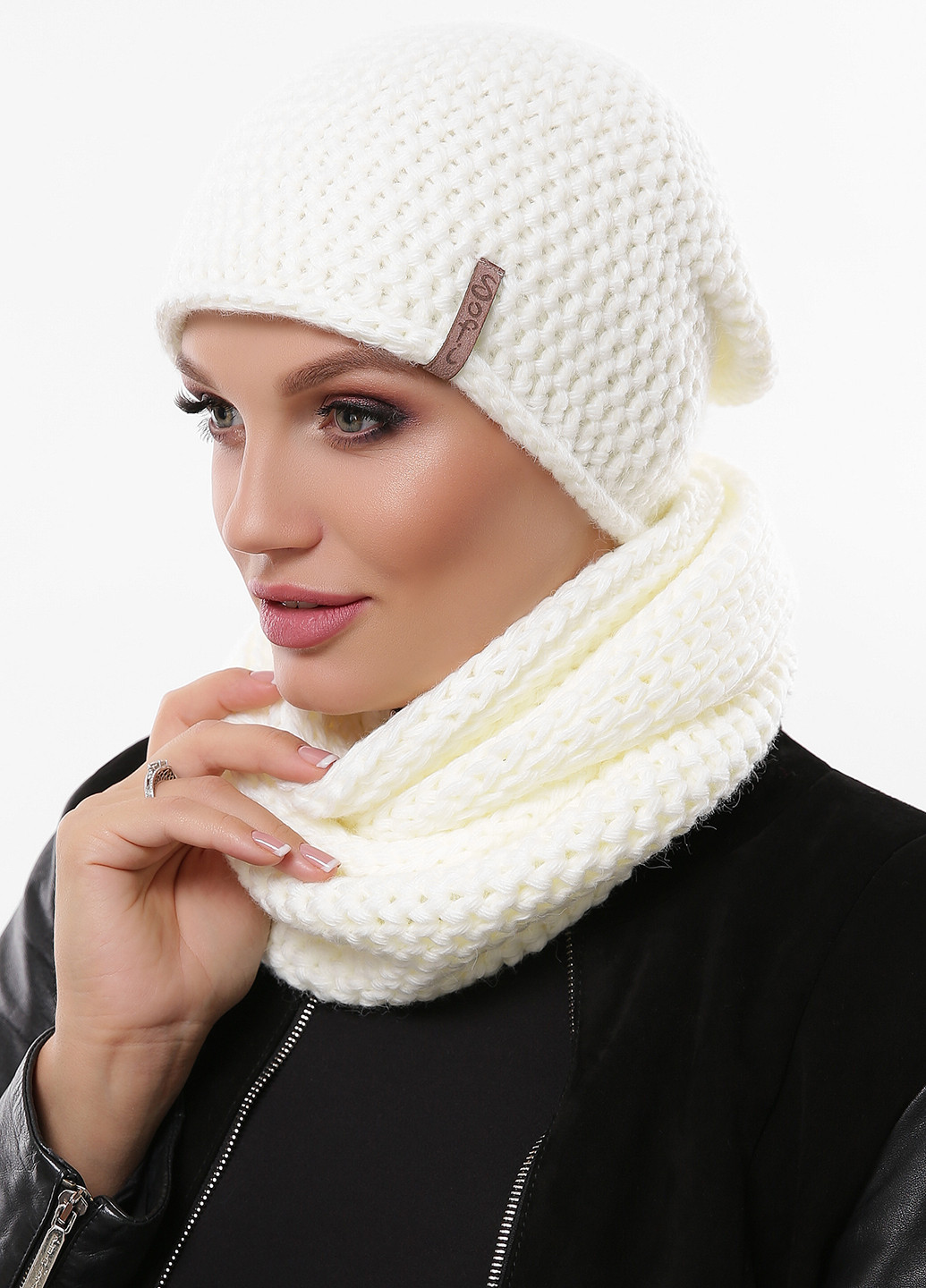 Молочный зимний комплект (шапка, шарф-снуд) Sofi