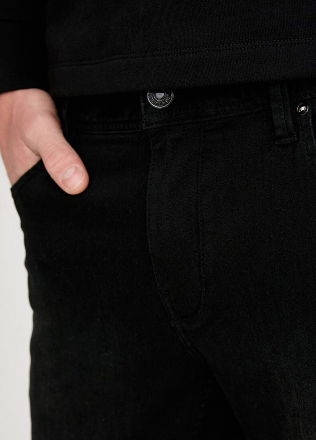 Черные демисезонные зауженные джинсы Jack & Jones