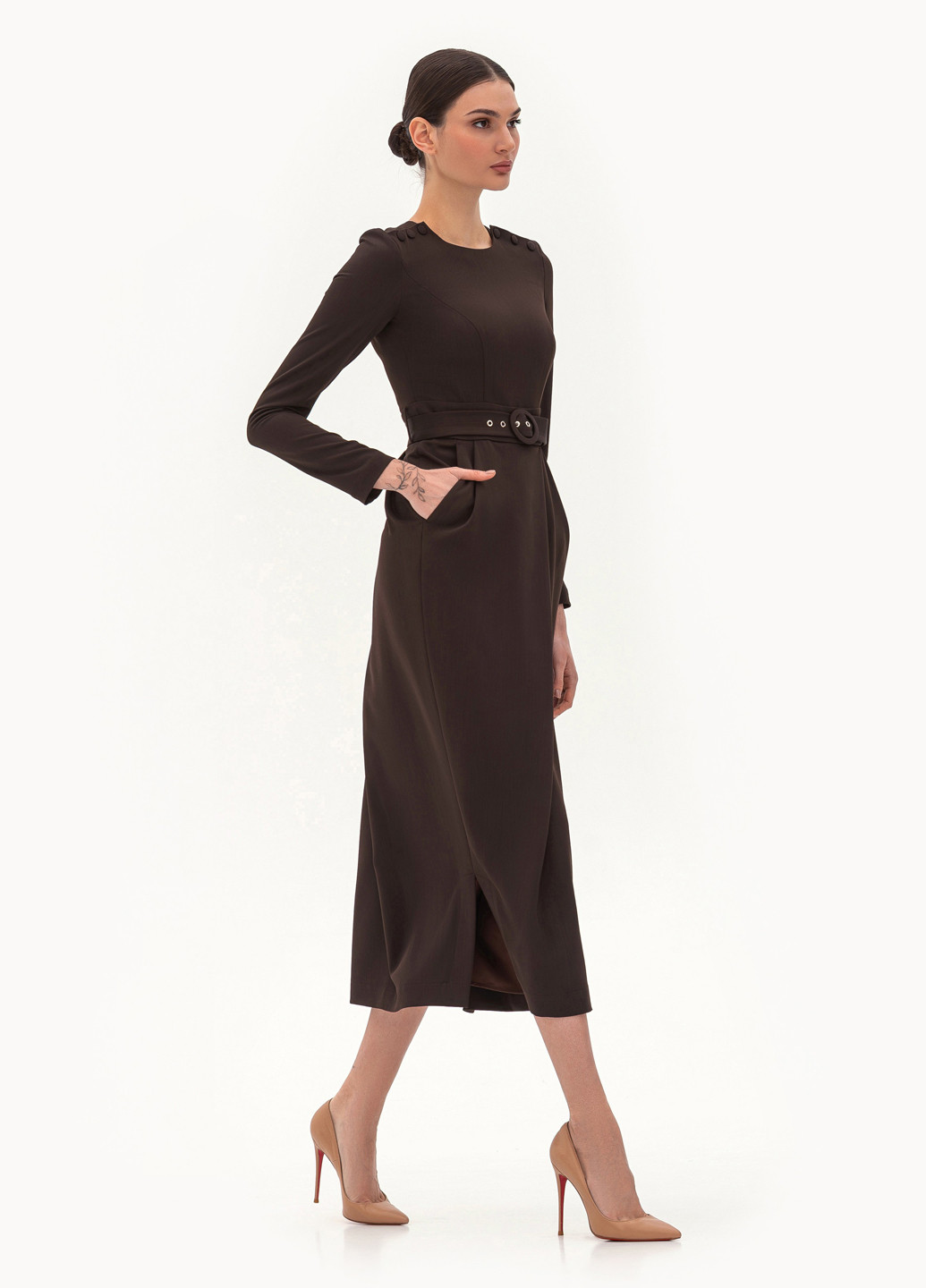 Темно-коричнева ділова сукня футляр BGL однотонна
