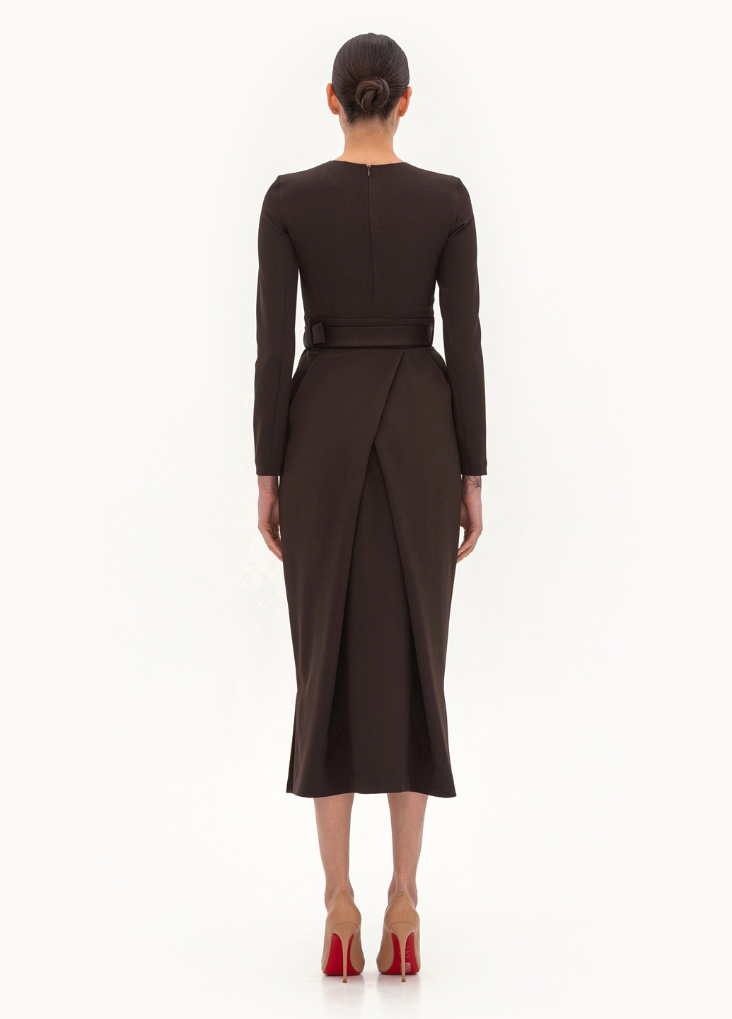 Темно-коричнева ділова сукня футляр BGL однотонна