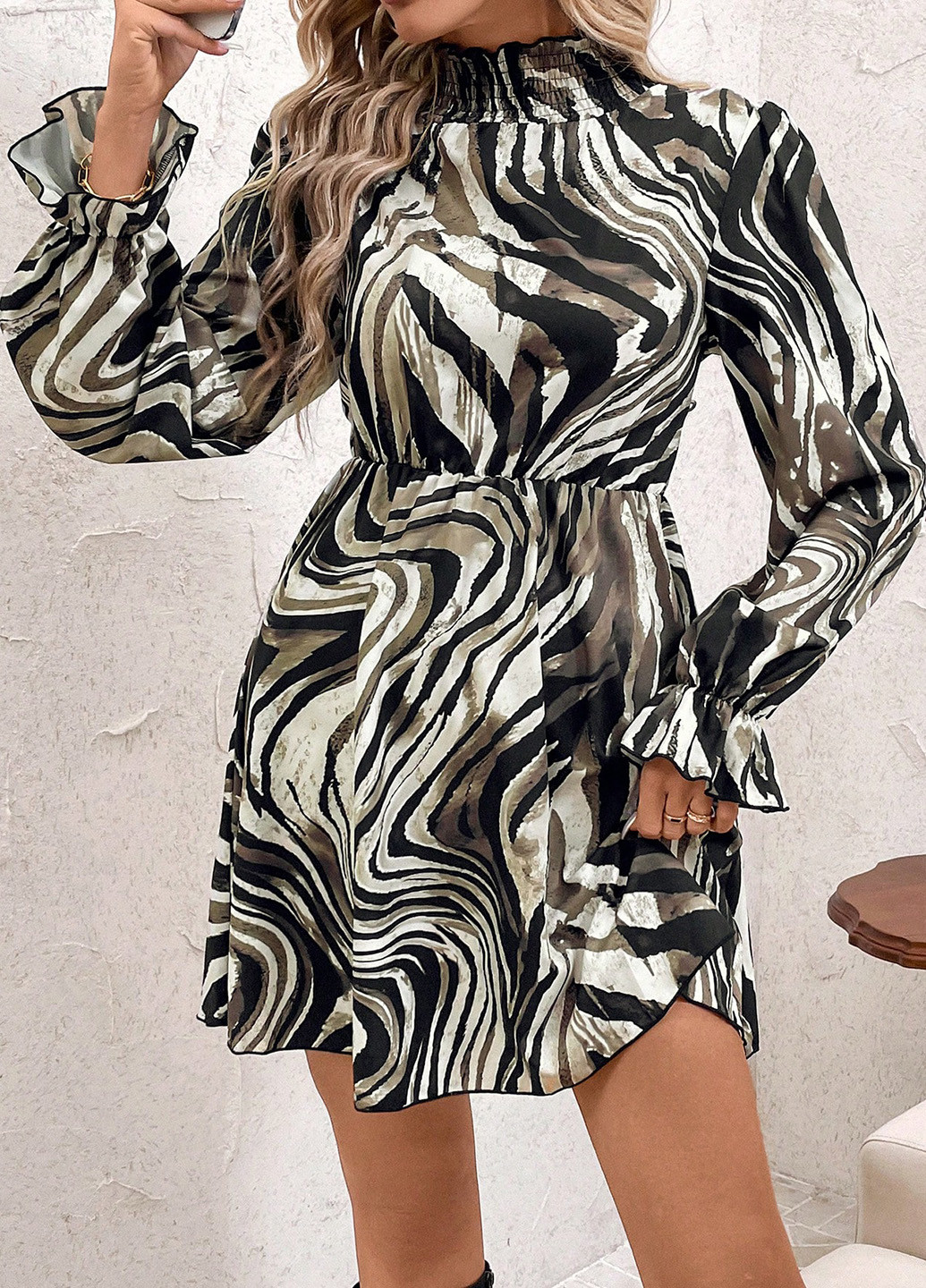 Комбинированное кэжуал платье SHEIN с абстрактным узором