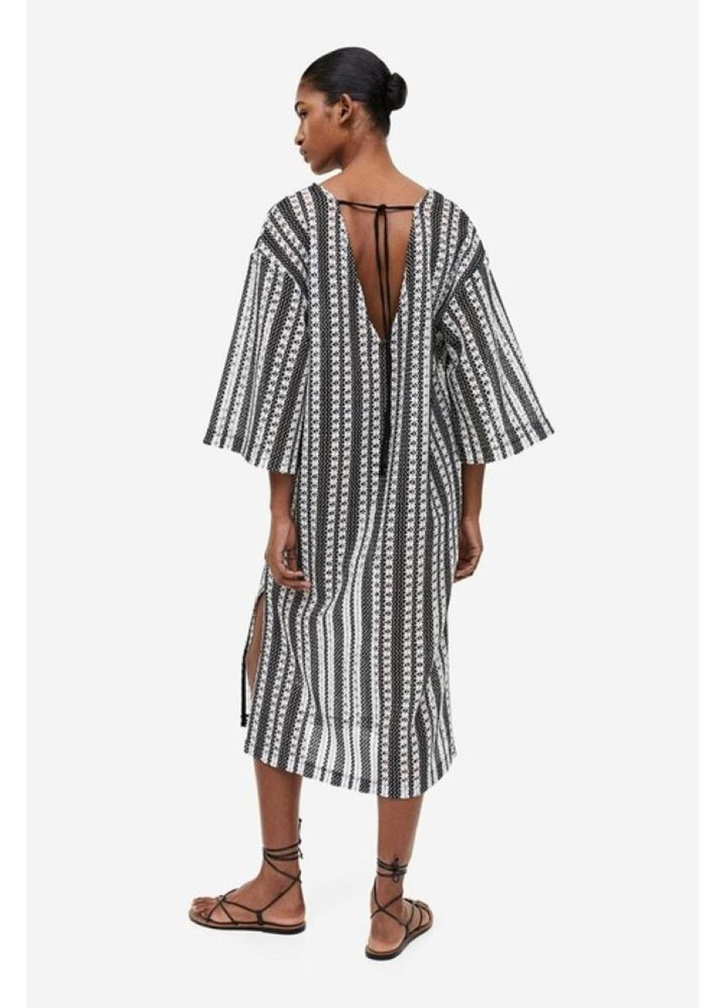 Черно-белое кэжуал платье с открытой спиной H&M с рисунком