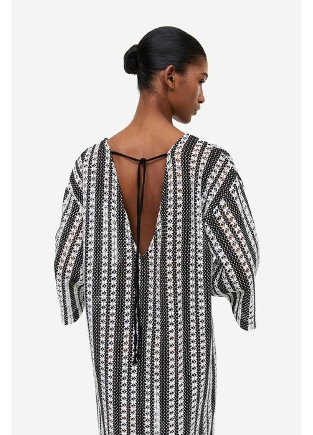 Черно-белое кэжуал платье с открытой спиной H&M с рисунком