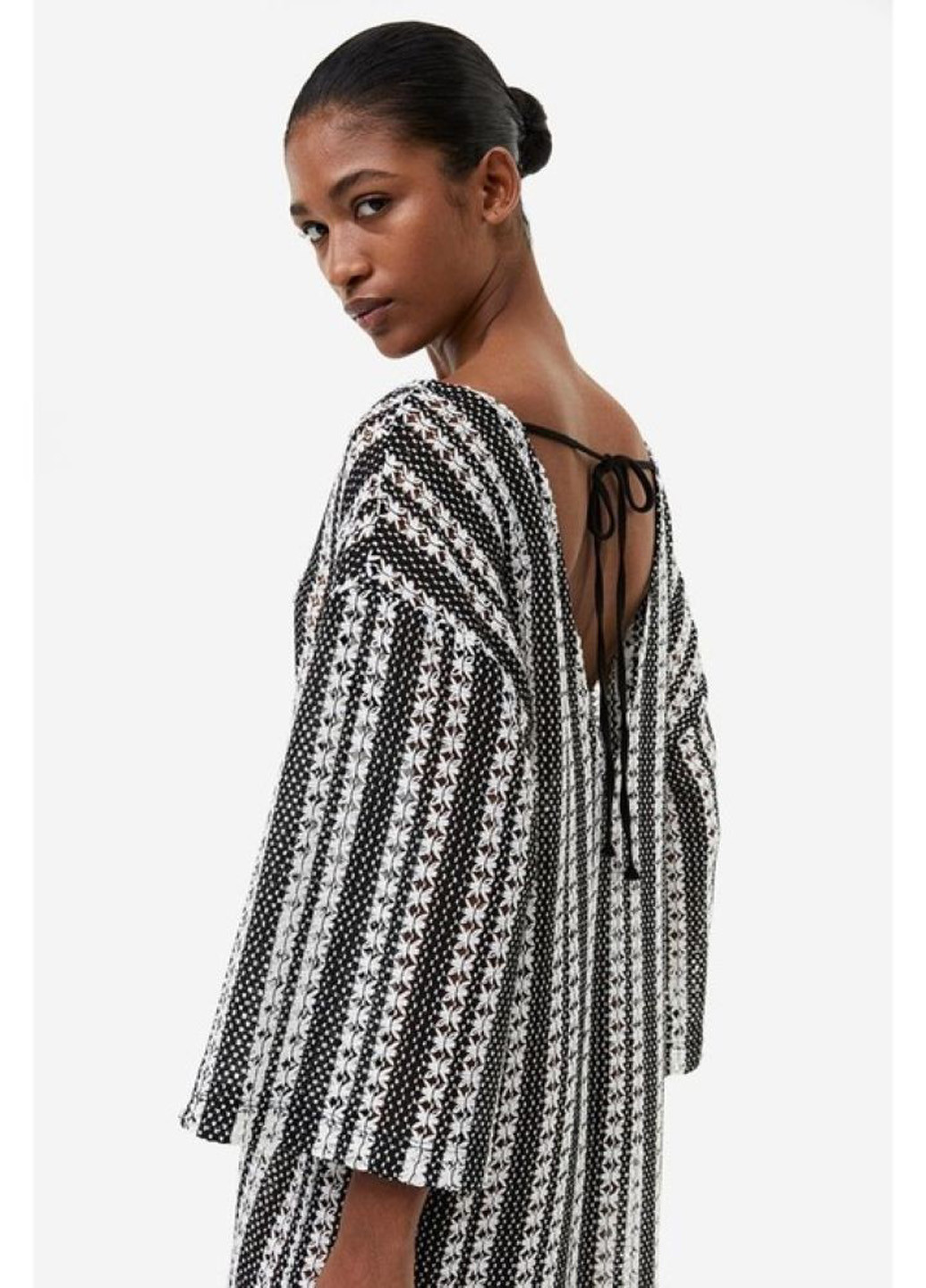 Черно-белое кэжуал платье с открытой спиной H&M с рисунком