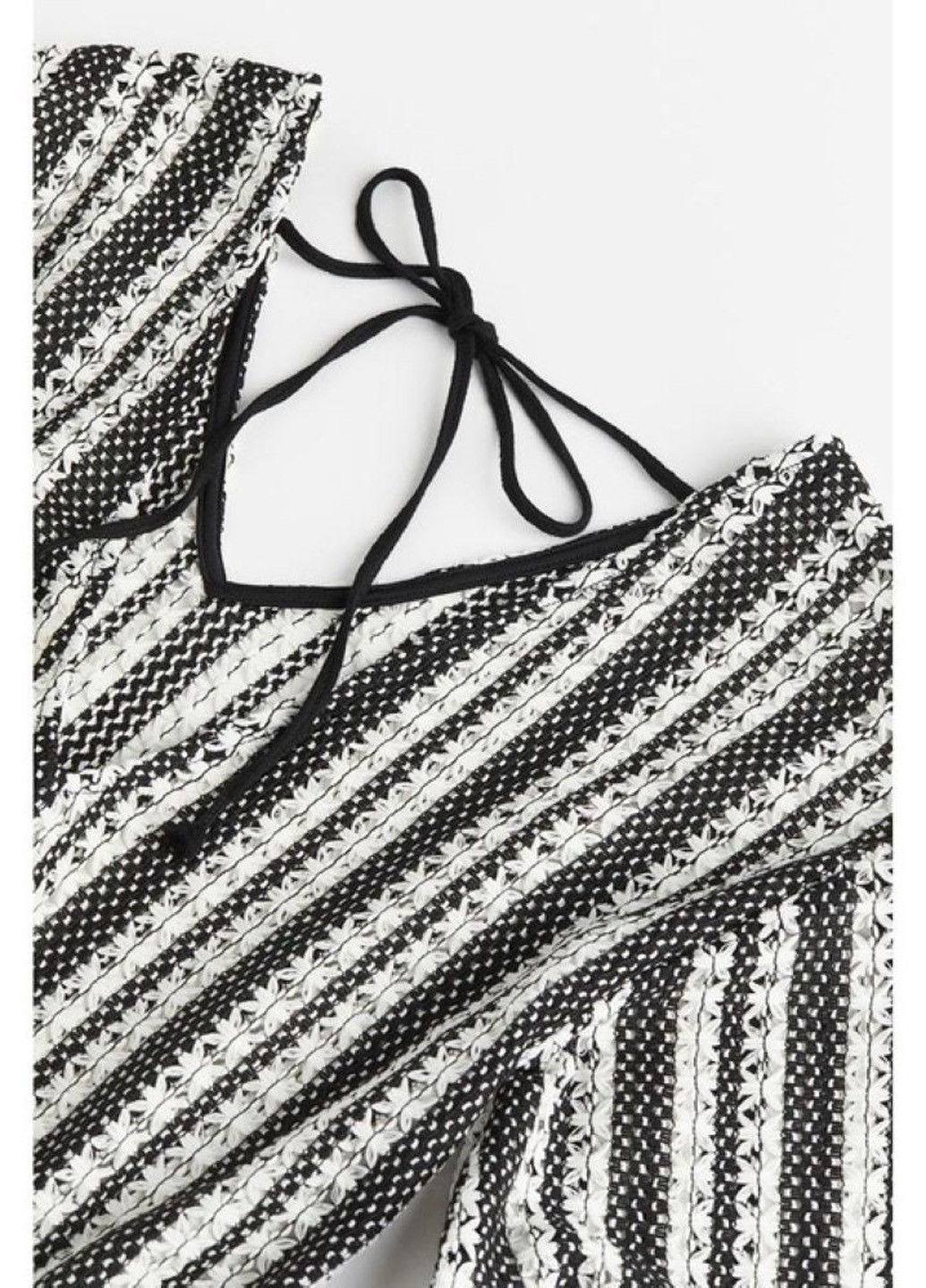 Черно-белое кэжуал платье с открытой спиной H&M с рисунком