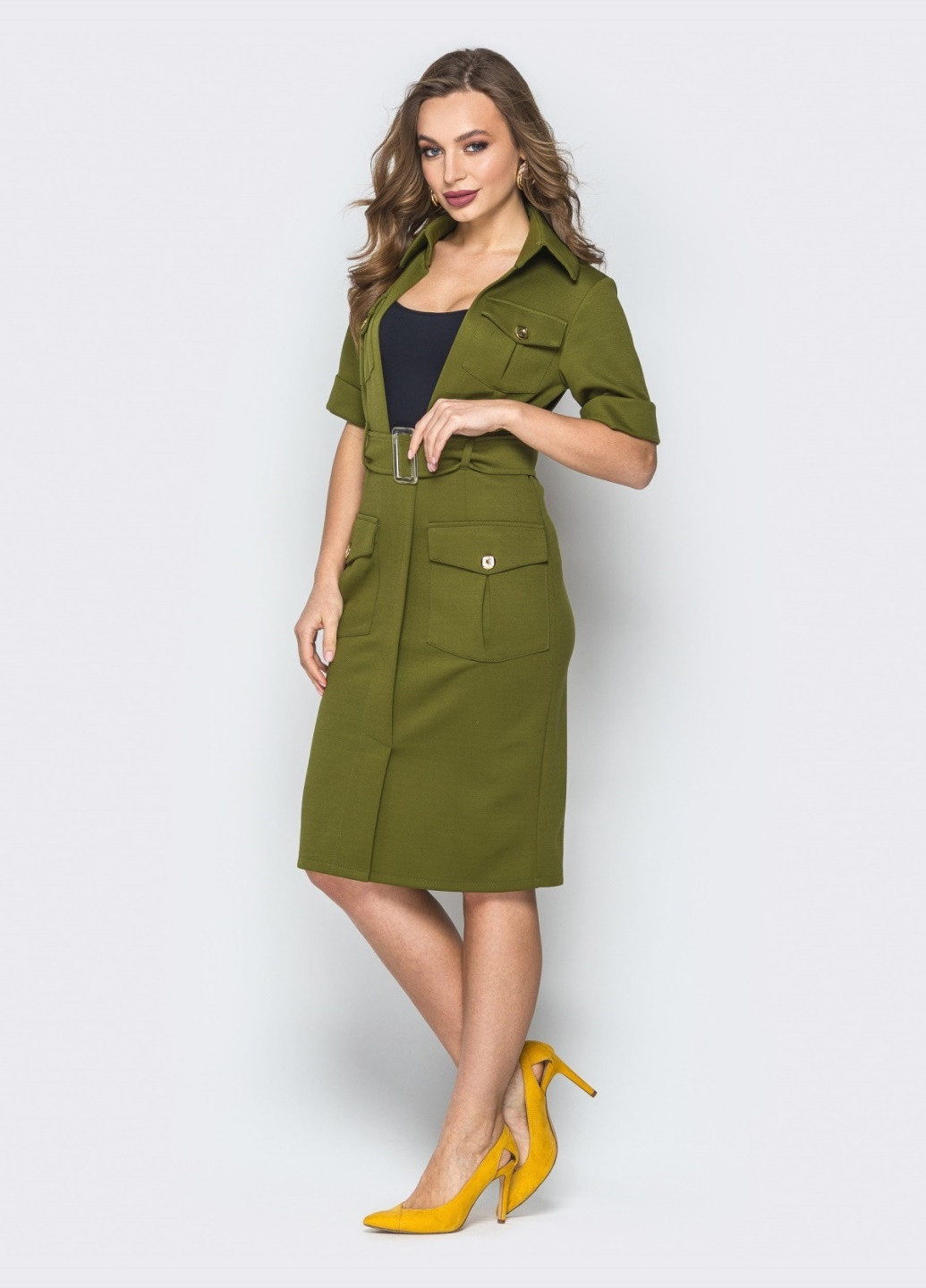 Оливковое (хаки) платье цвета хаки с клапанами на карманах и майкой Dressa