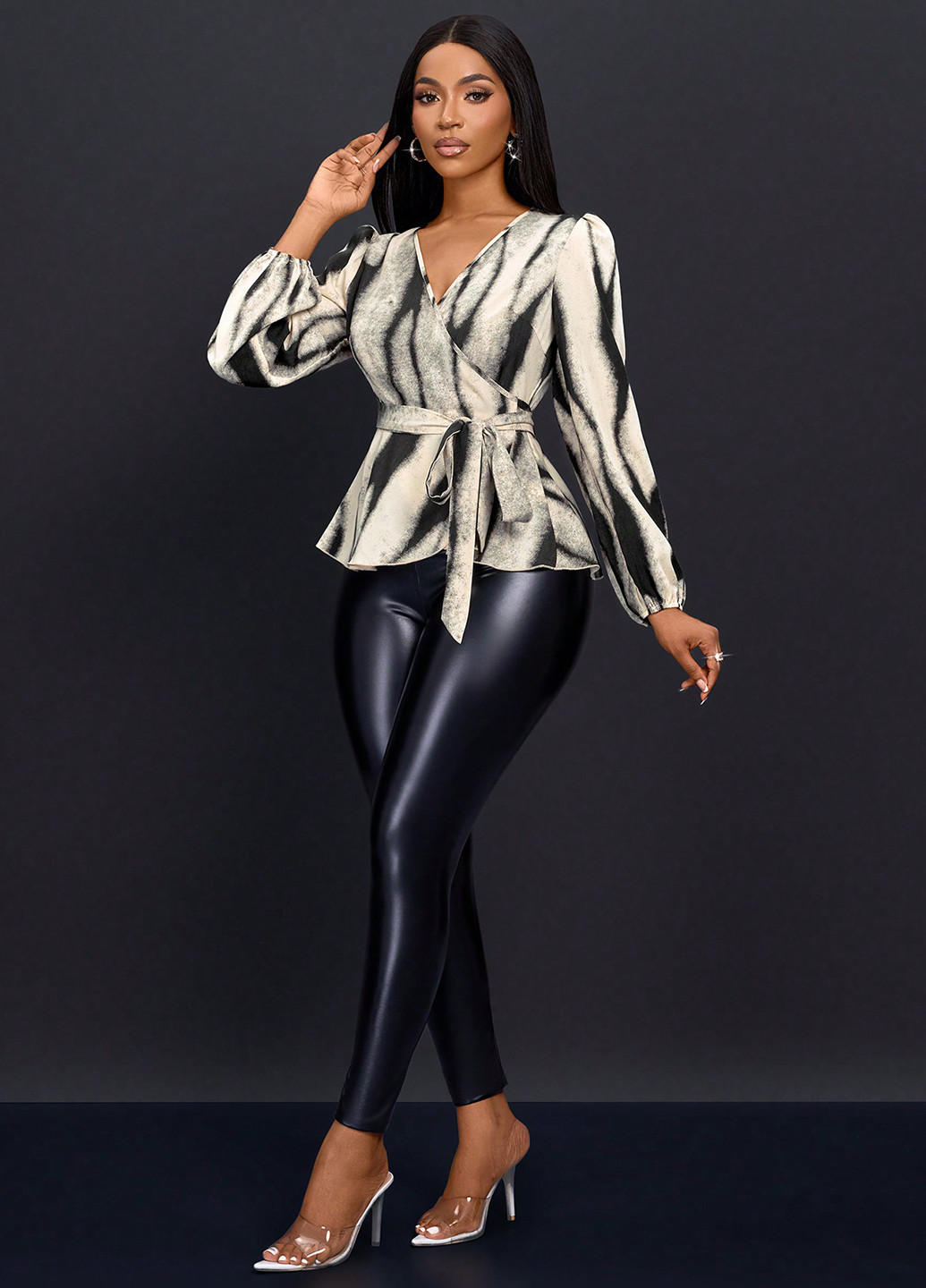 Комбінована блуза на запах SHEIN