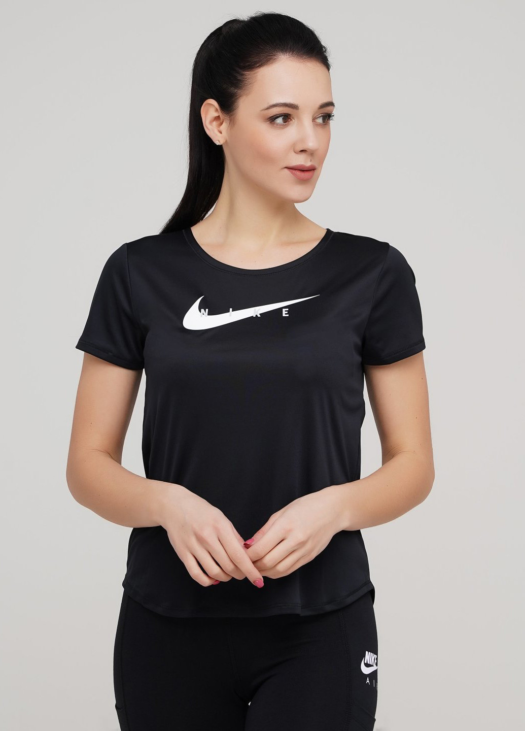 Чорна літня футболка Nike Nk Swoosh Run Top Ss