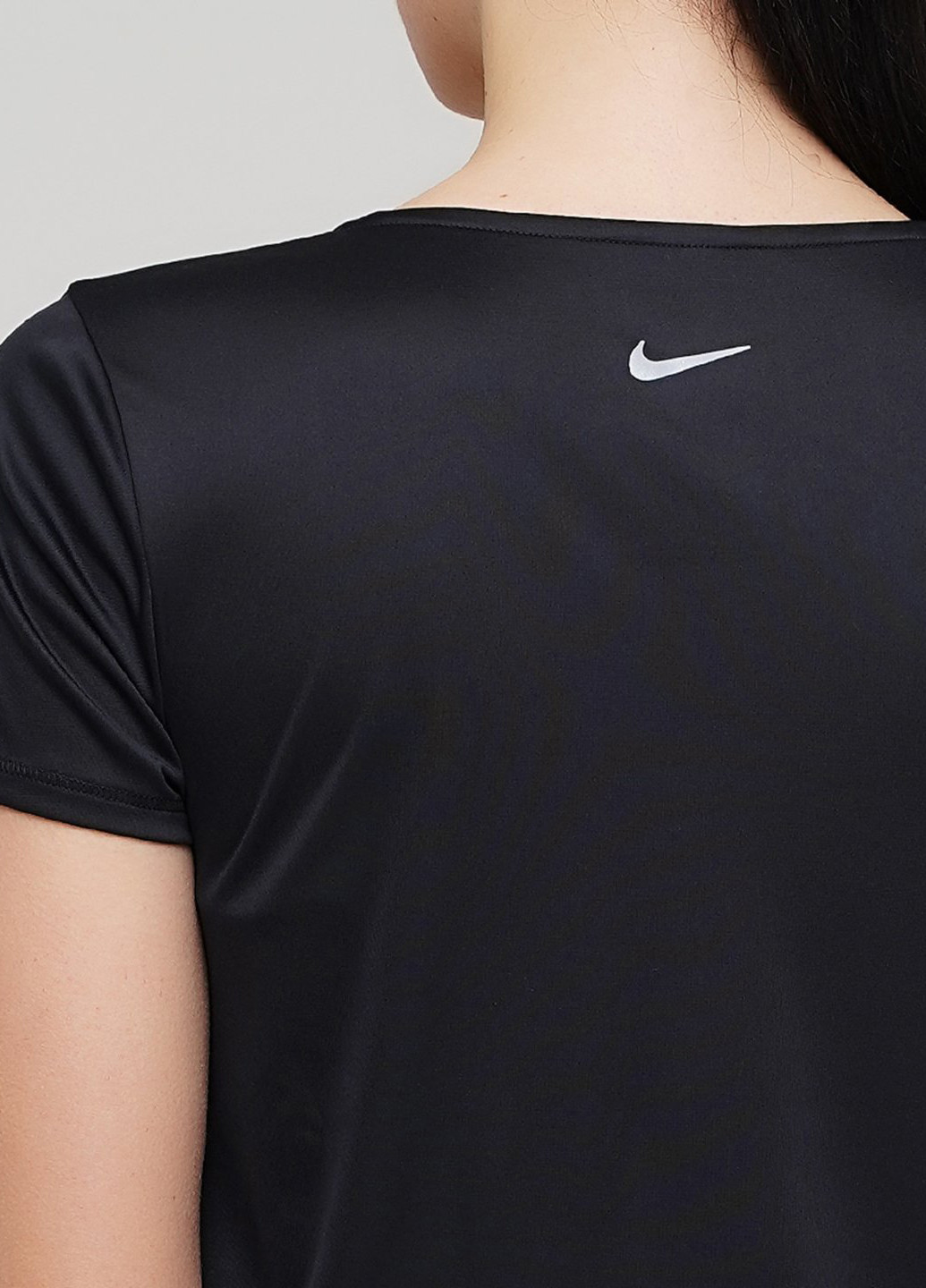 Черная летняя футболка Nike Nk Swoosh Run Top Ss