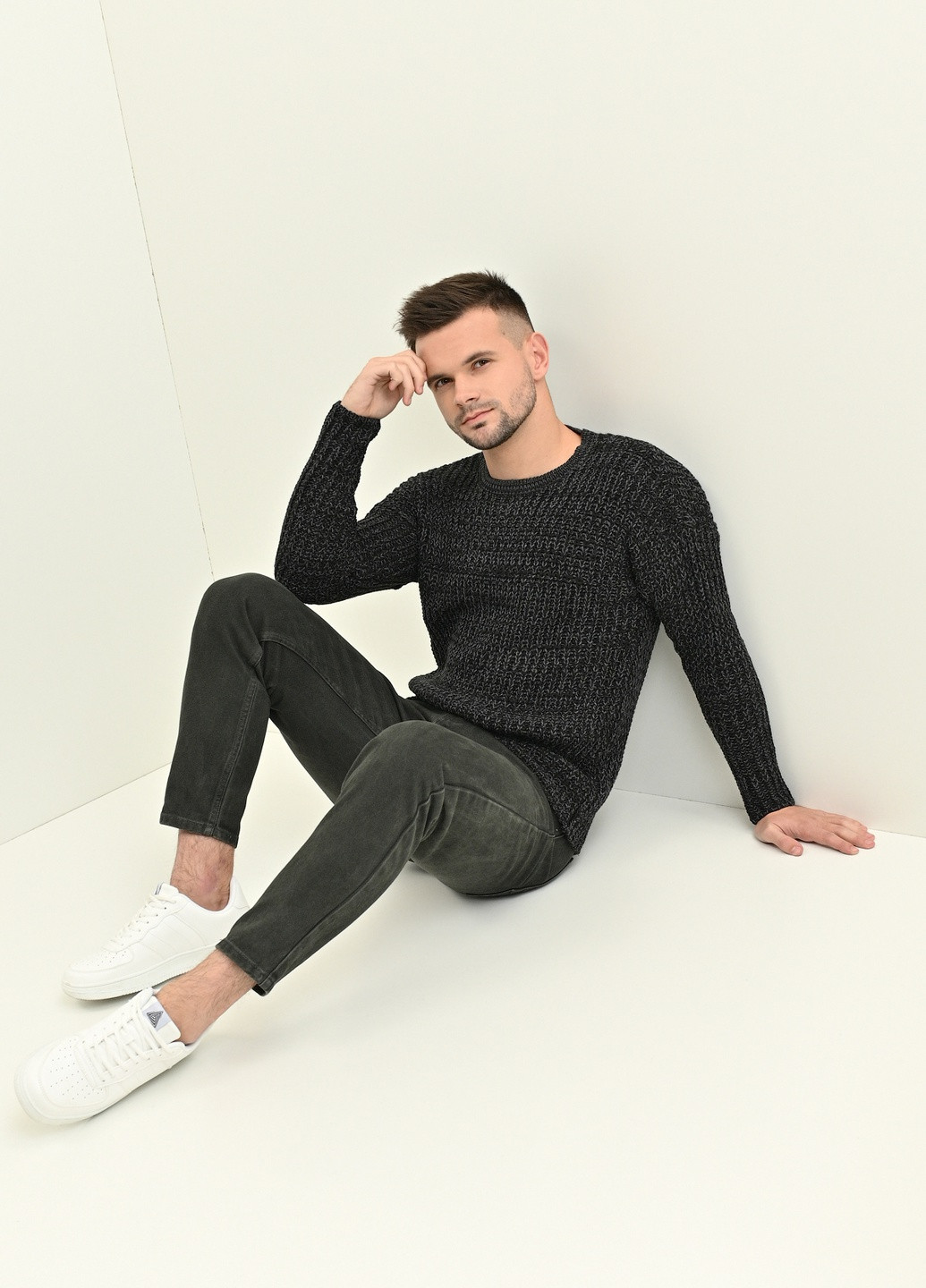 Чорний зимовий джемпер Lagos