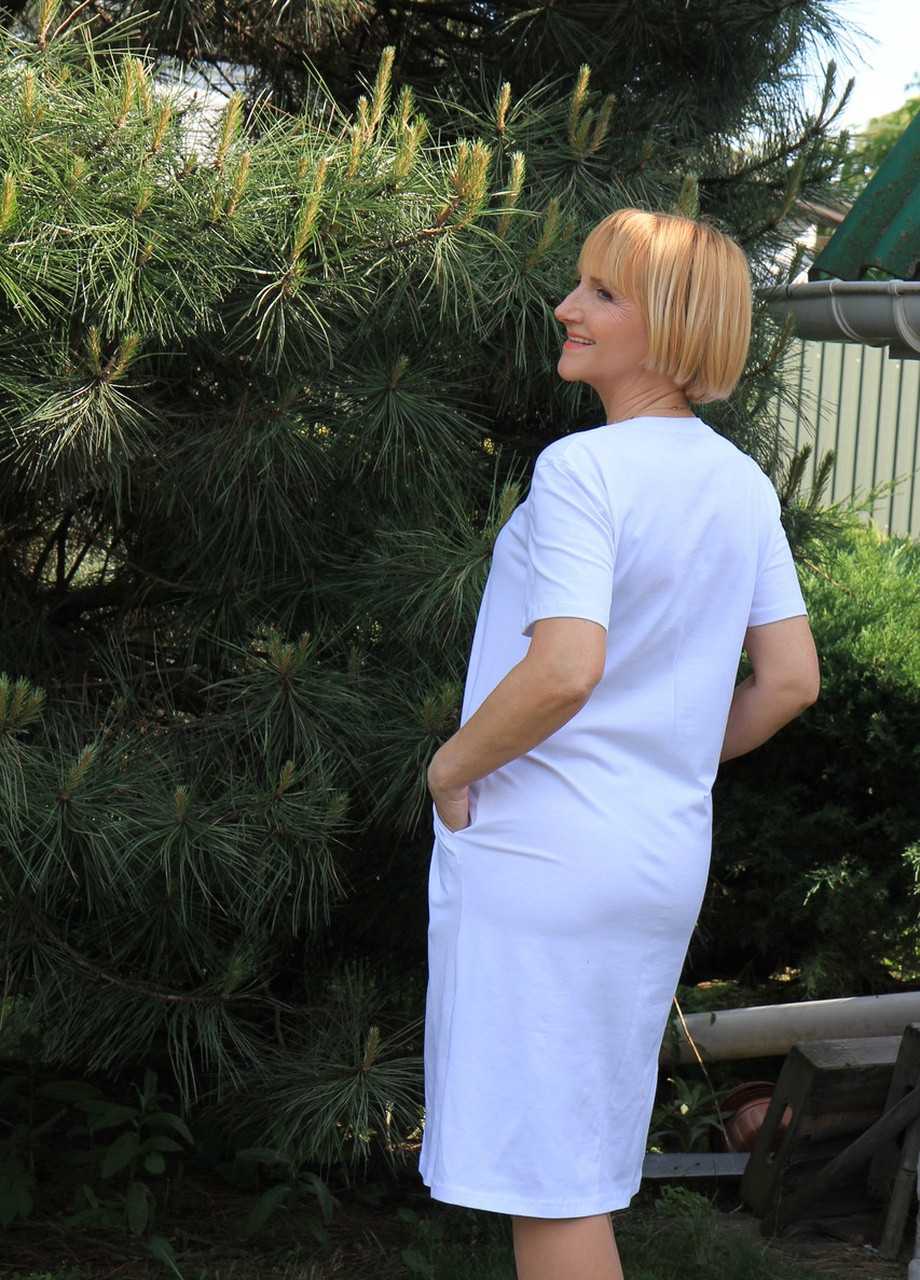 Белое кэжуал платье с карманами V.O.G. однотонное
