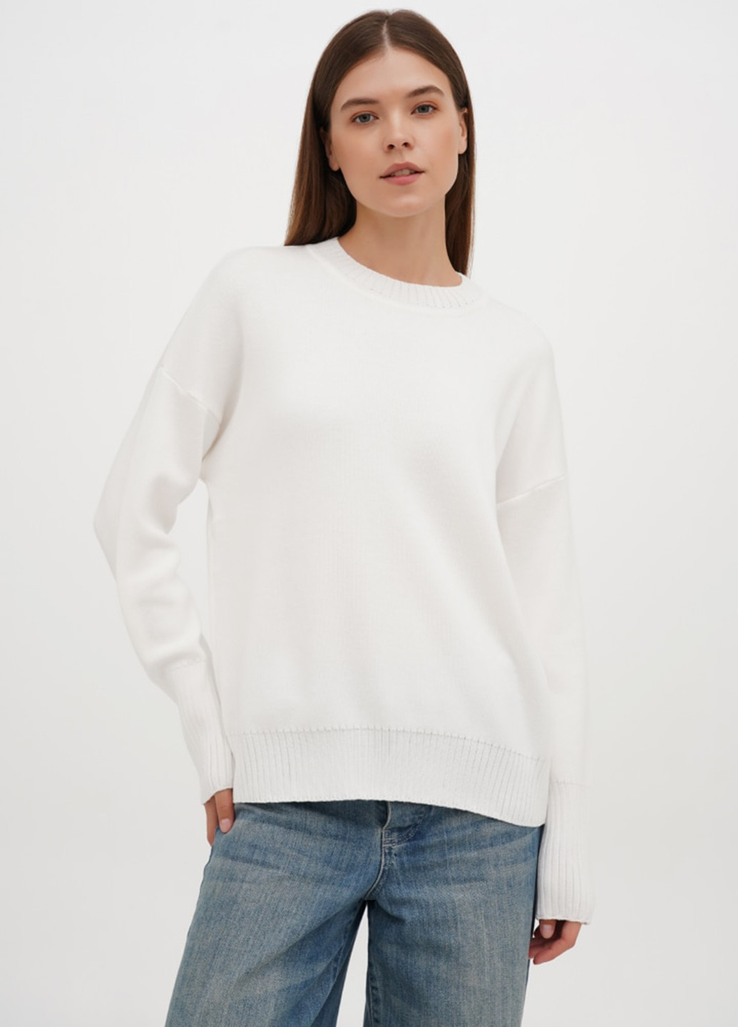 Білий демісезонний светр джемпер ESSME