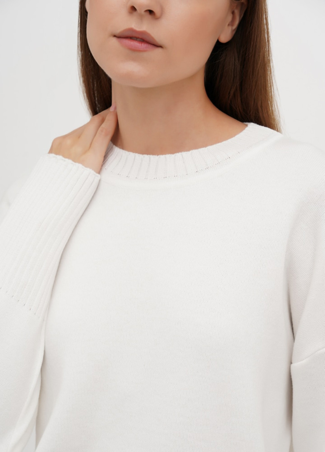 Білий демісезонний светр джемпер ESSME