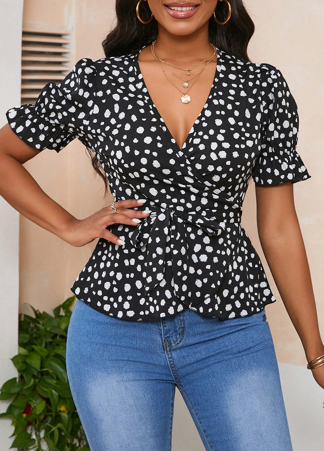 Чёрная блуза на запах SHEIN