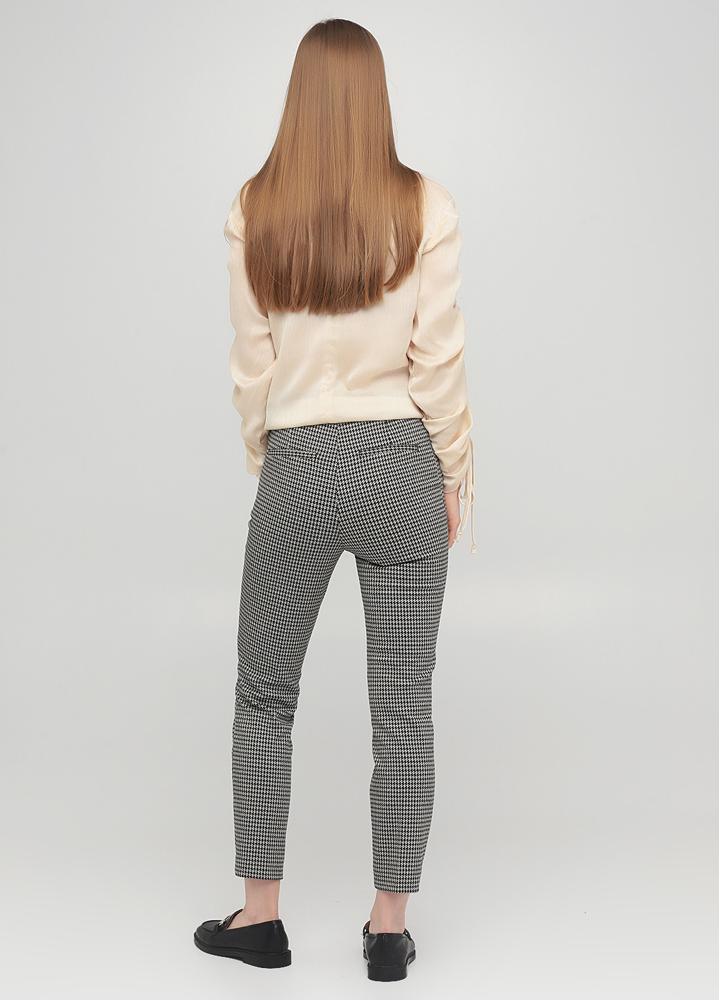 Серые кэжуал демисезонные зауженные, укороченные брюки H&M
