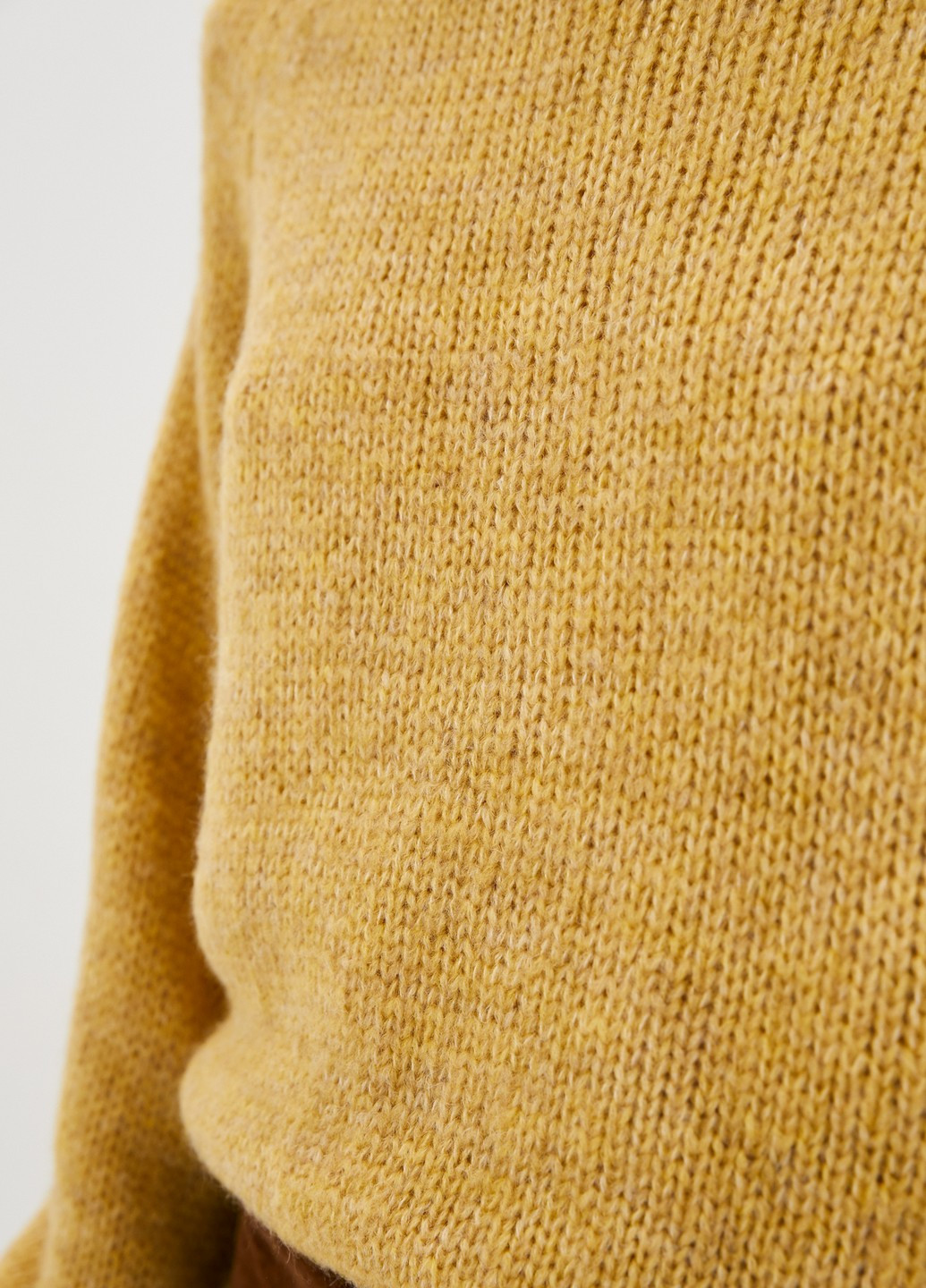 Горчичный демисезонный свитер Sewel