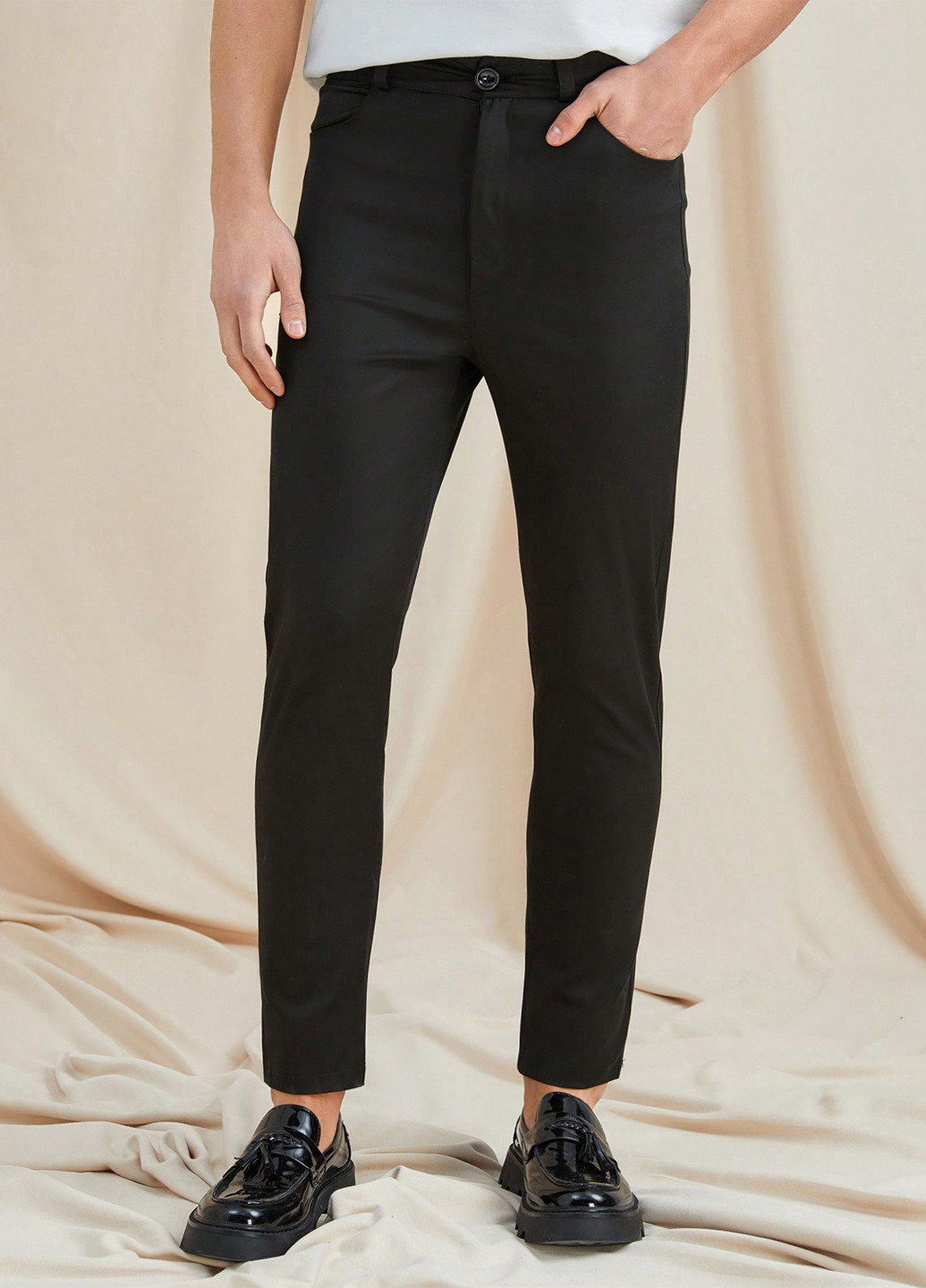 Черные демисезонные укороченные, зауженные джинсы SHEIN