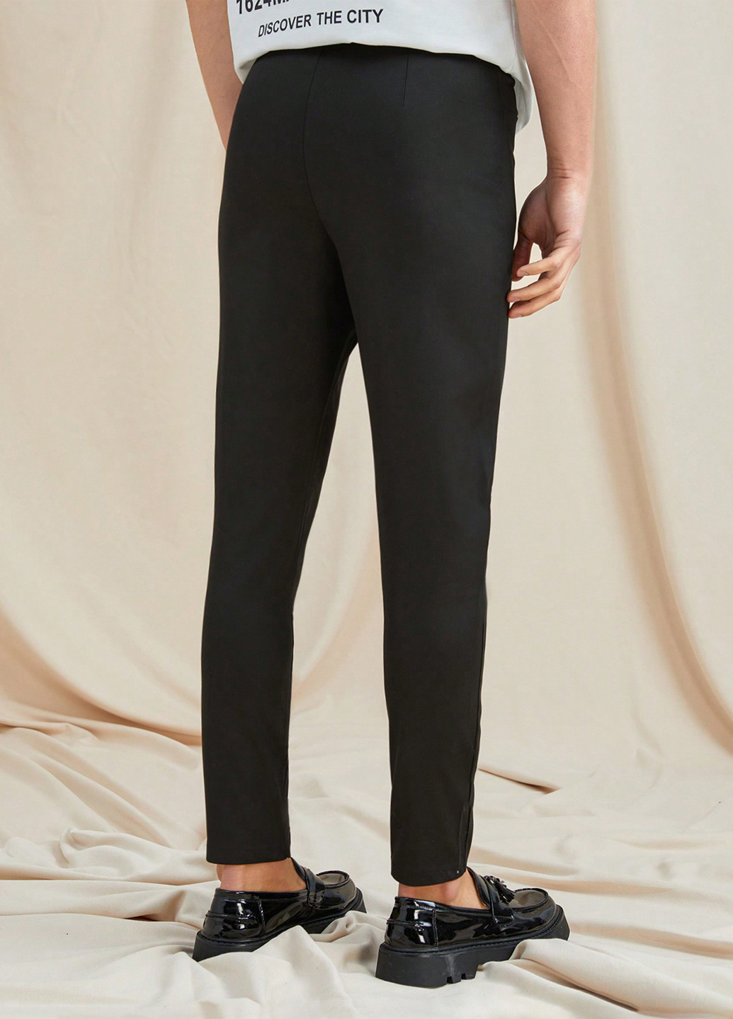 Черные демисезонные укороченные, зауженные джинсы SHEIN