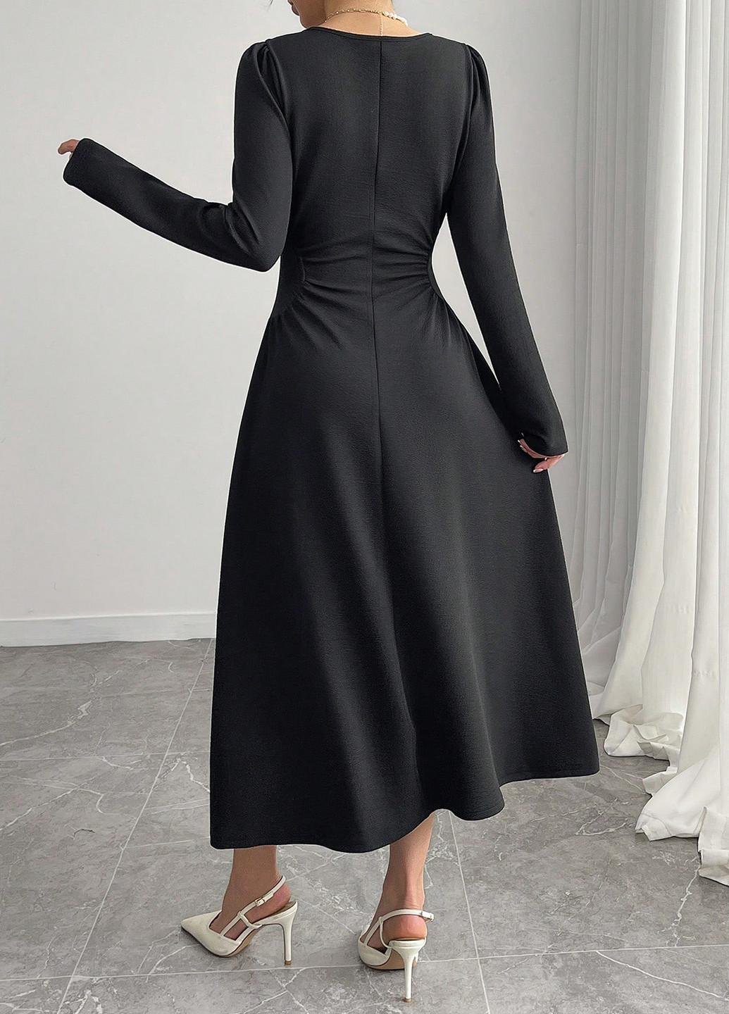 Чорна кежуал сукня SHEIN однотонна