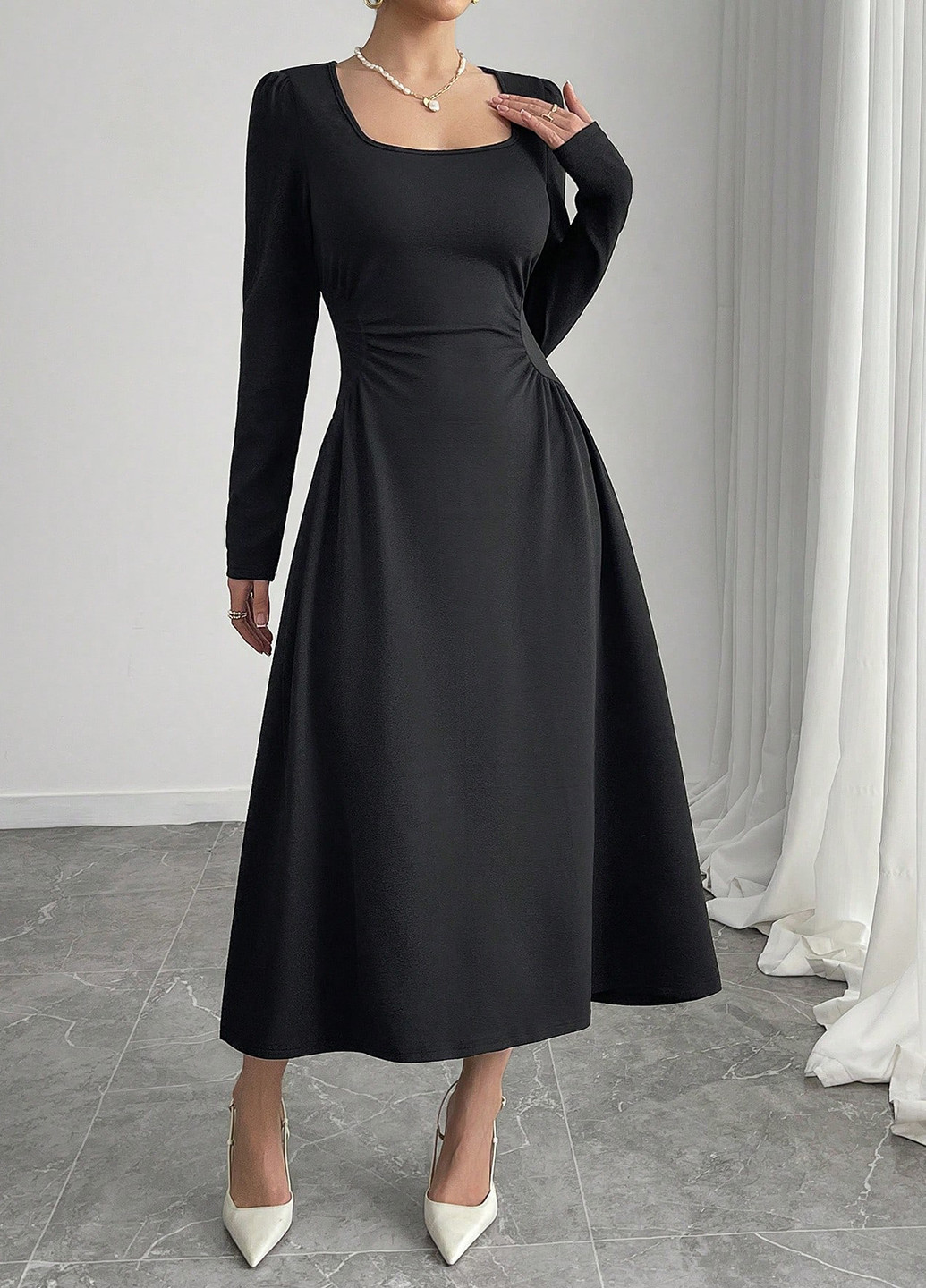 Чорна кежуал сукня SHEIN однотонна