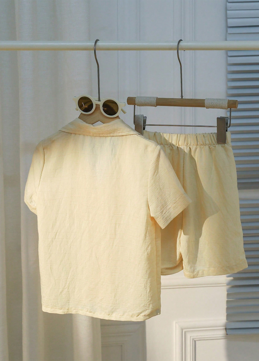 Светло-желтый летний костюм (рубашка, шорты) с шортами, с рубашкой SHEIN