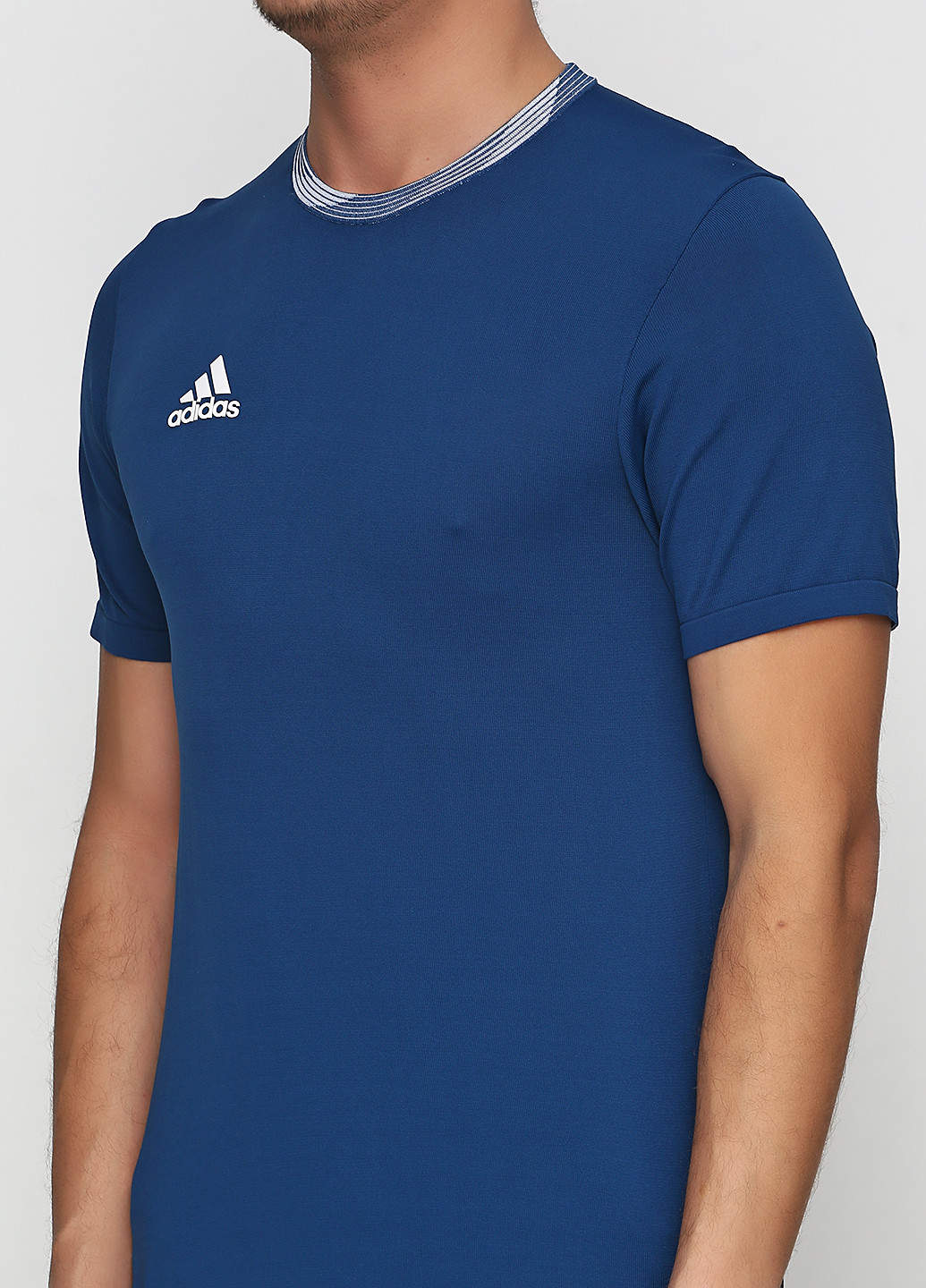 Темно-синя футболка з коротким рукавом adidas
