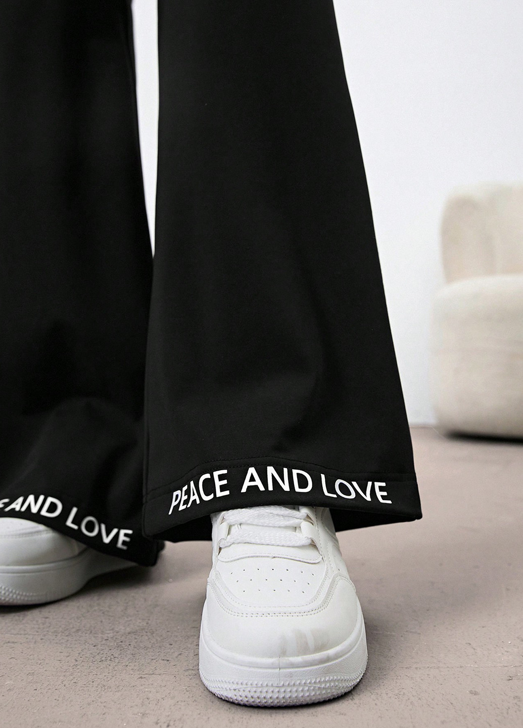 Черные демисезонные леггинсы SHEIN