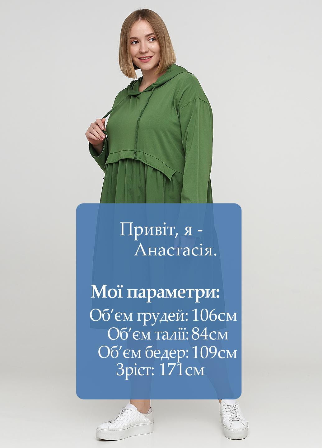 Зеленое кэжуал платье платье-худи, оверсайз Stella Milani однотонное