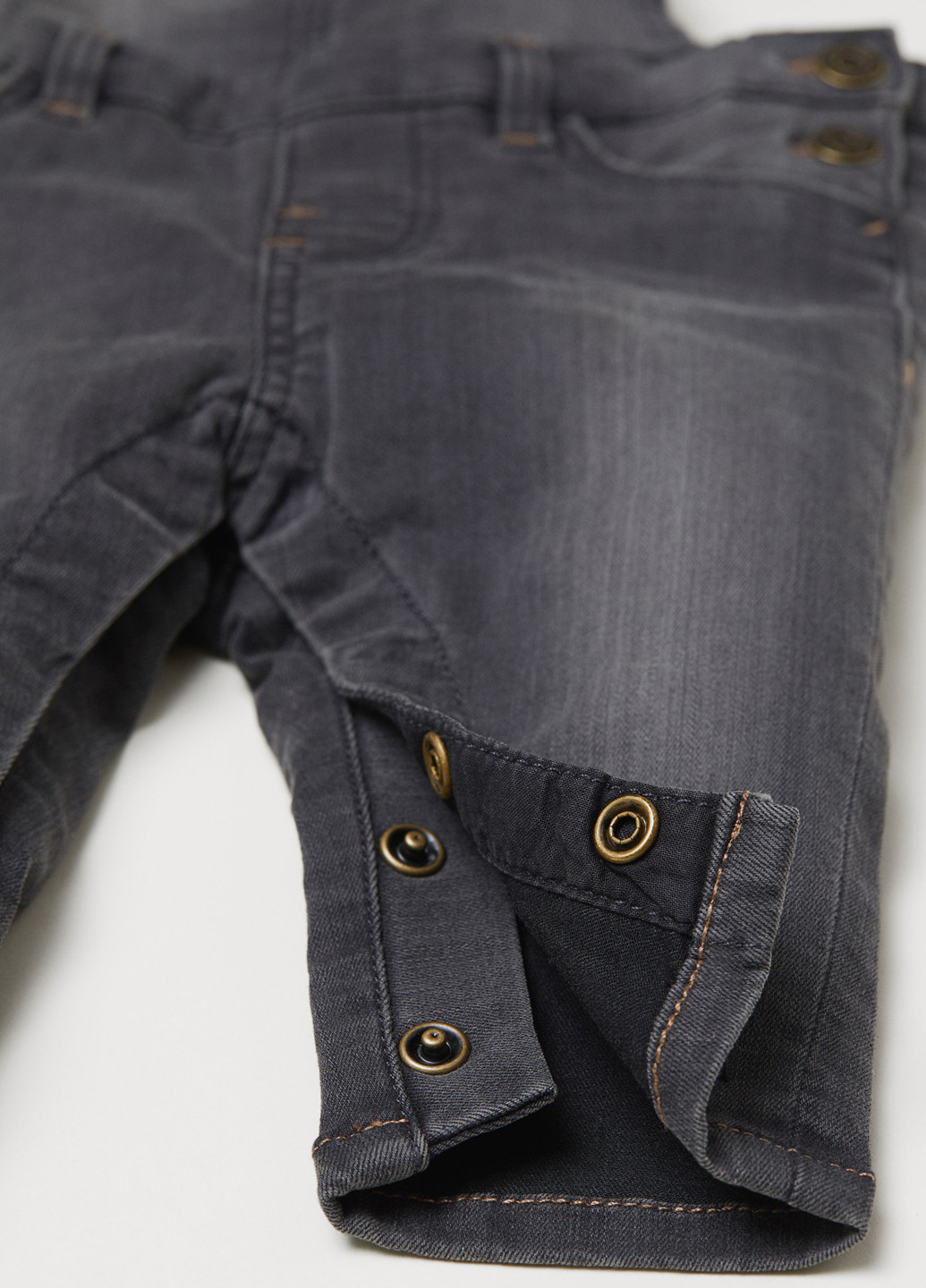 Комбінезон H&M комбінезон-брюки однотонний графітовий джинсовий