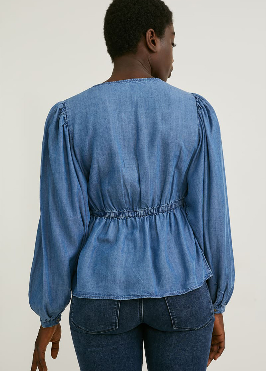 Темно-блакитна блуза з баскою C&A