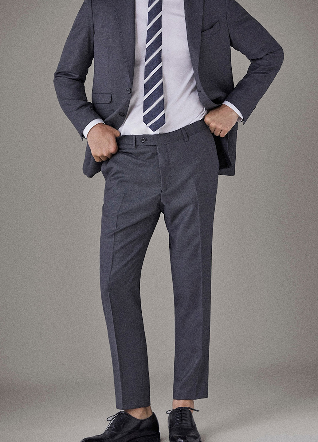 Темно-серые классические демисезонные зауженные брюки Massimo Dutti