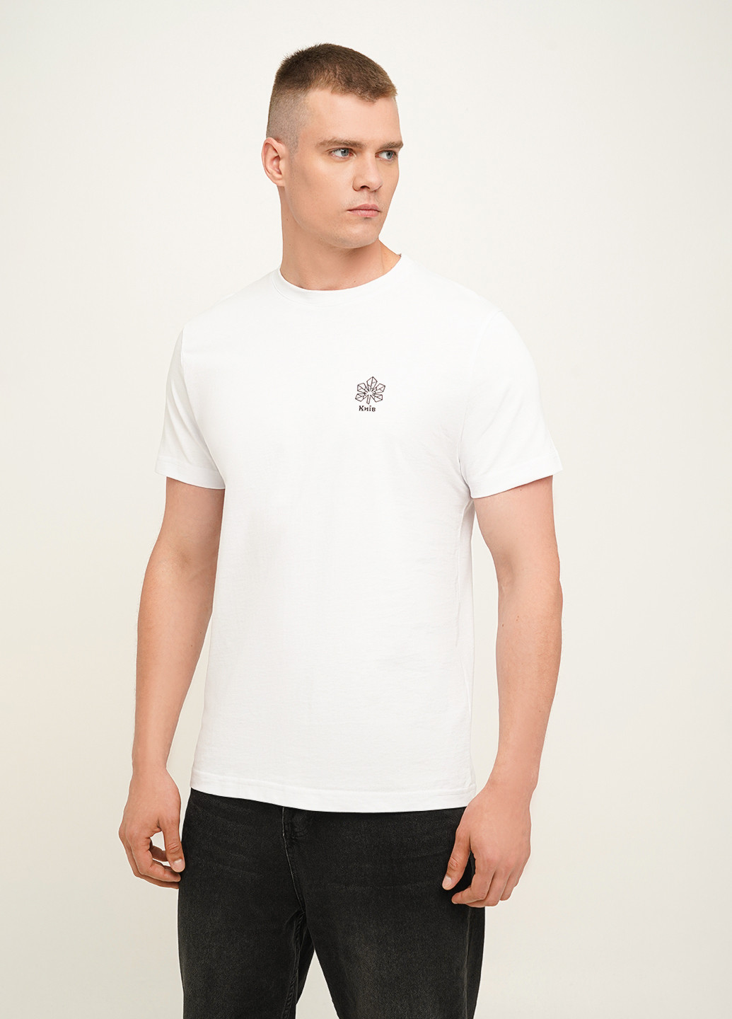 Біла чоловіча футболка з принтом "київ" KASTA design