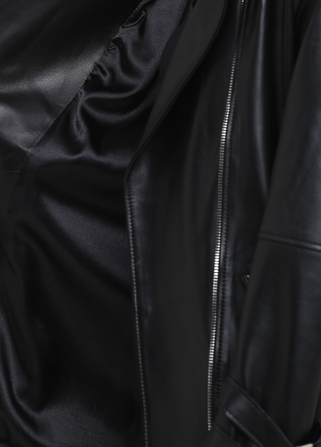 Черная демисезонная куртка кожаная Viaveneto