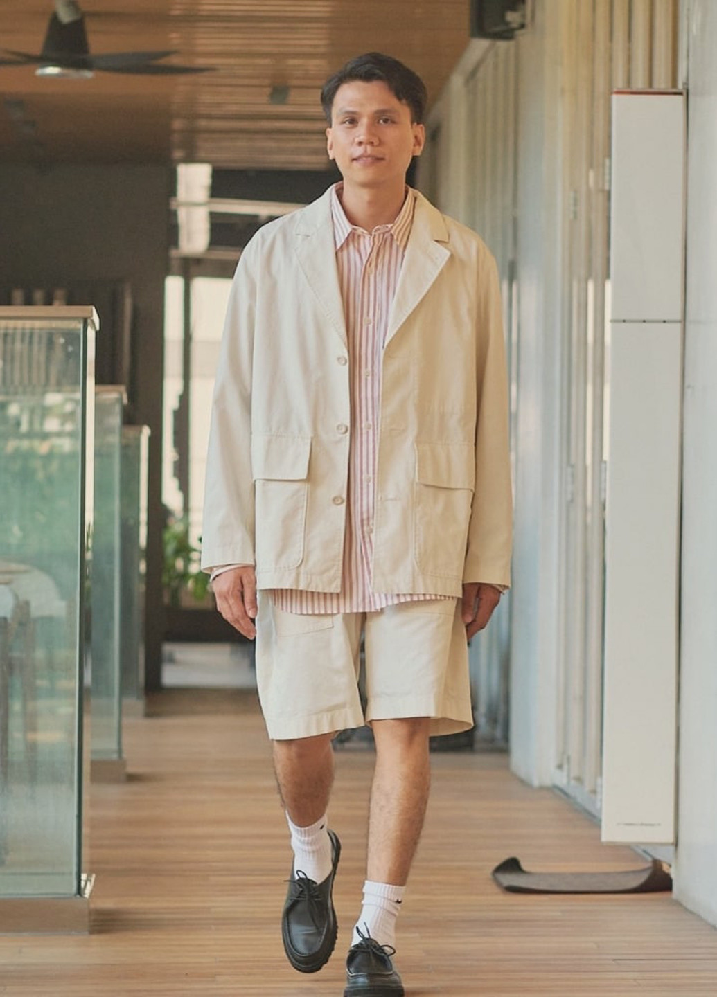 Молочна демісезонна куртка куртка-піджак Uniqlo