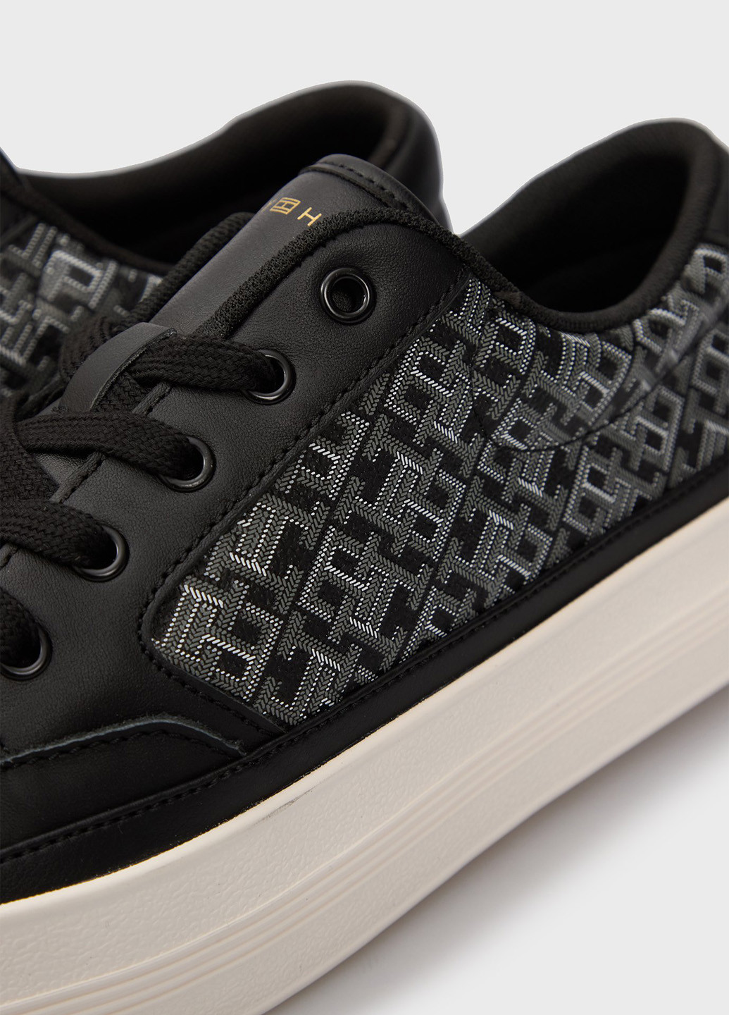 Кросівки Tommy Hilfiger чорні всесезони (347295530)