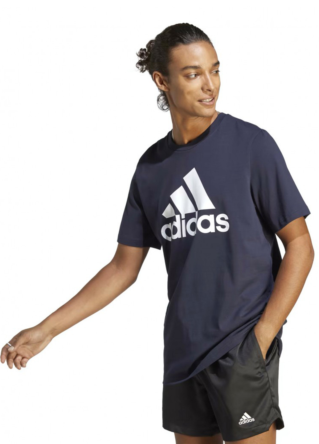 Темно-синяя футболка adidas