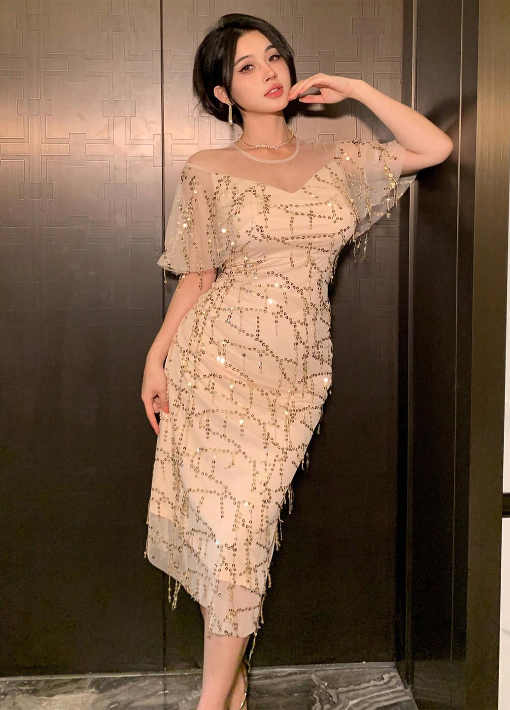 Пудрова вечірня сукня силуетна, сукня-кейп SHEIN з абстрактним візерунком