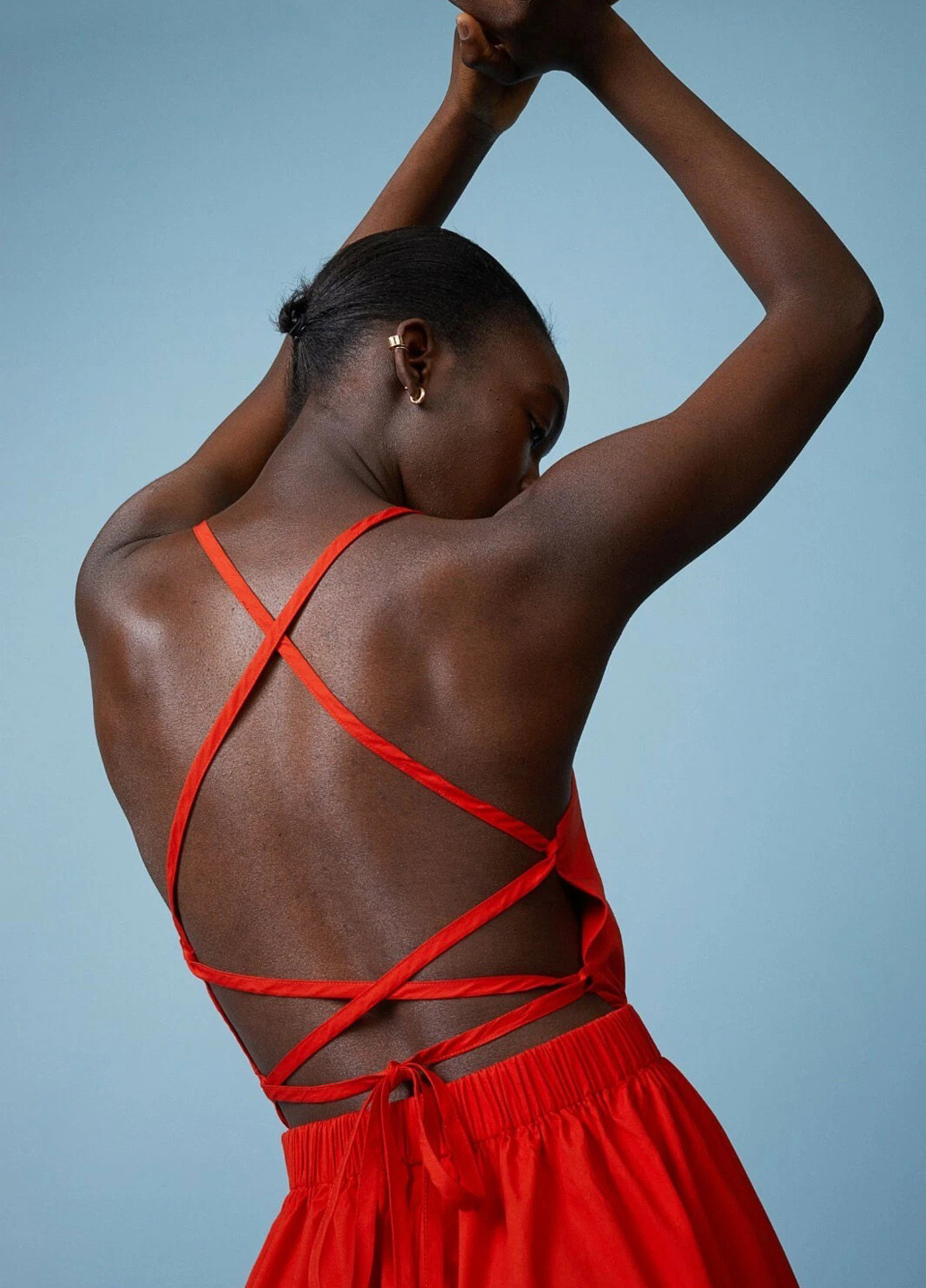 Красное кэжуал платье с открытой спиной H&M однотонное