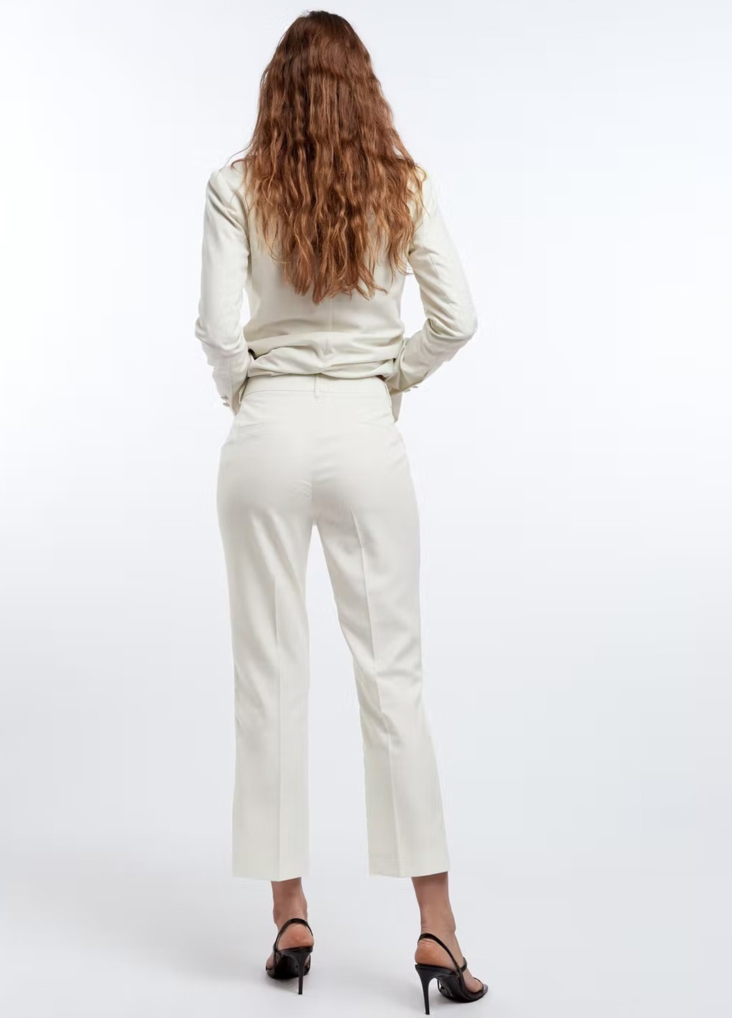 Белые кэжуал демисезонные укороченные брюки Gina Tricot