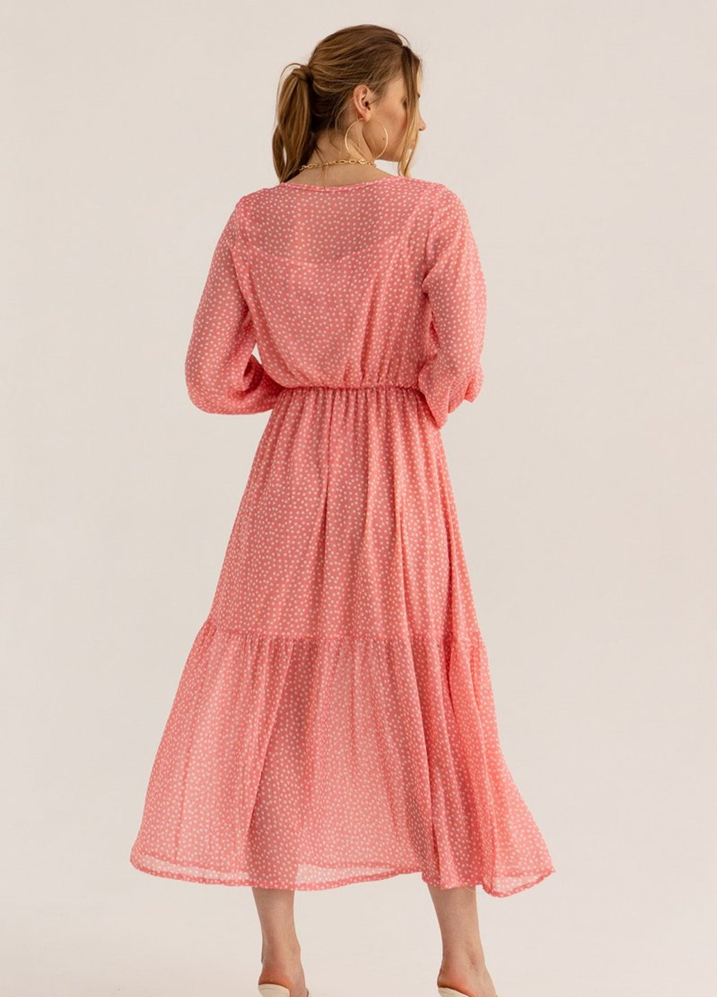 Розовое кэжуал розовое платье из воздушного шифона Gepur звезды