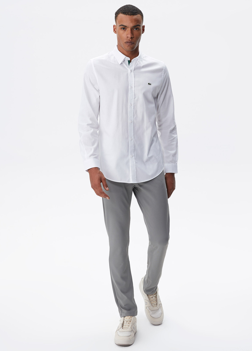 Белая кэжуал, классическая рубашка с логотипом Lacoste